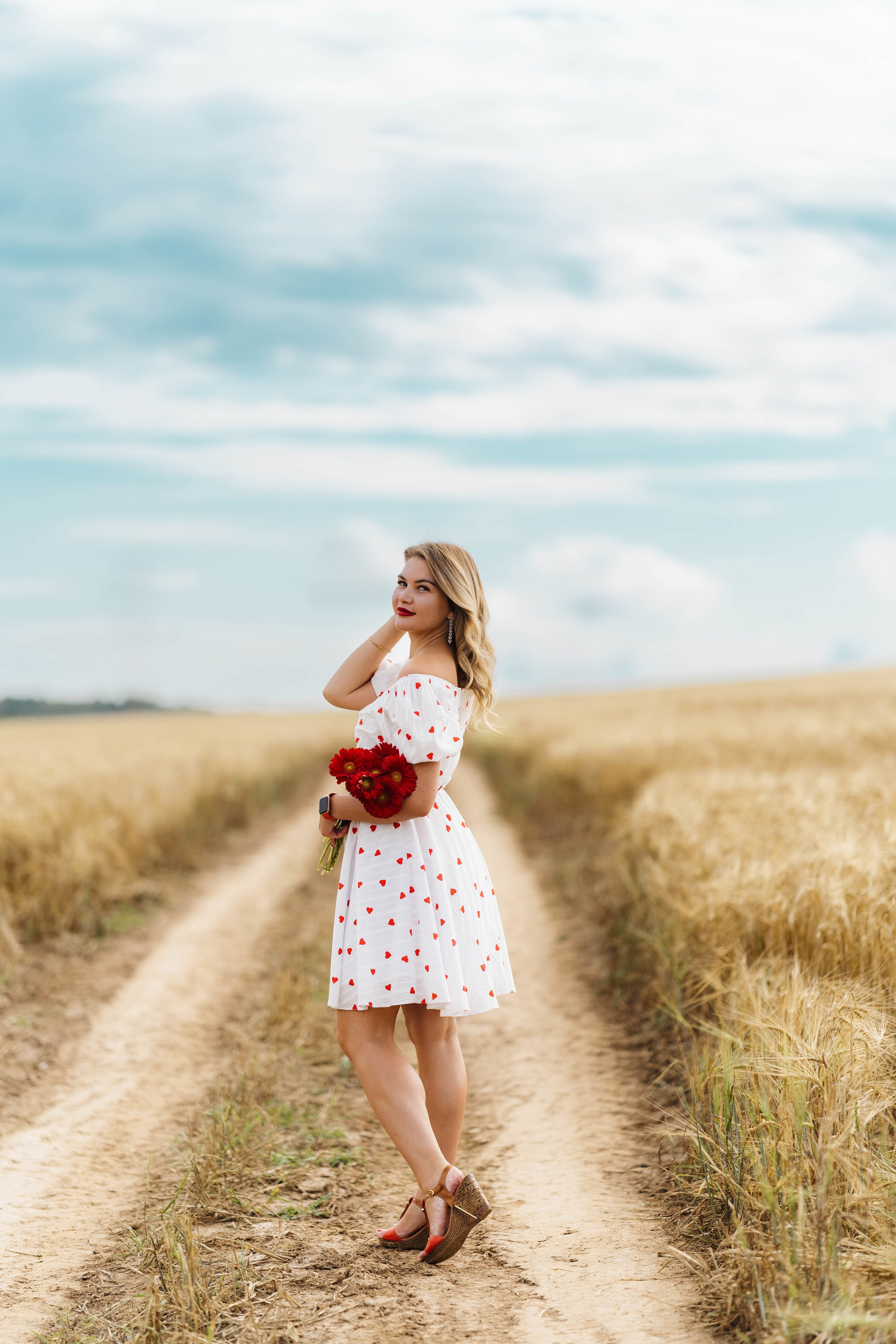 Елена, Сергиев Посад, пшеничное поле. Наталья Дукалова фотограф Щелково Королев Пушкино Москва Балашиха