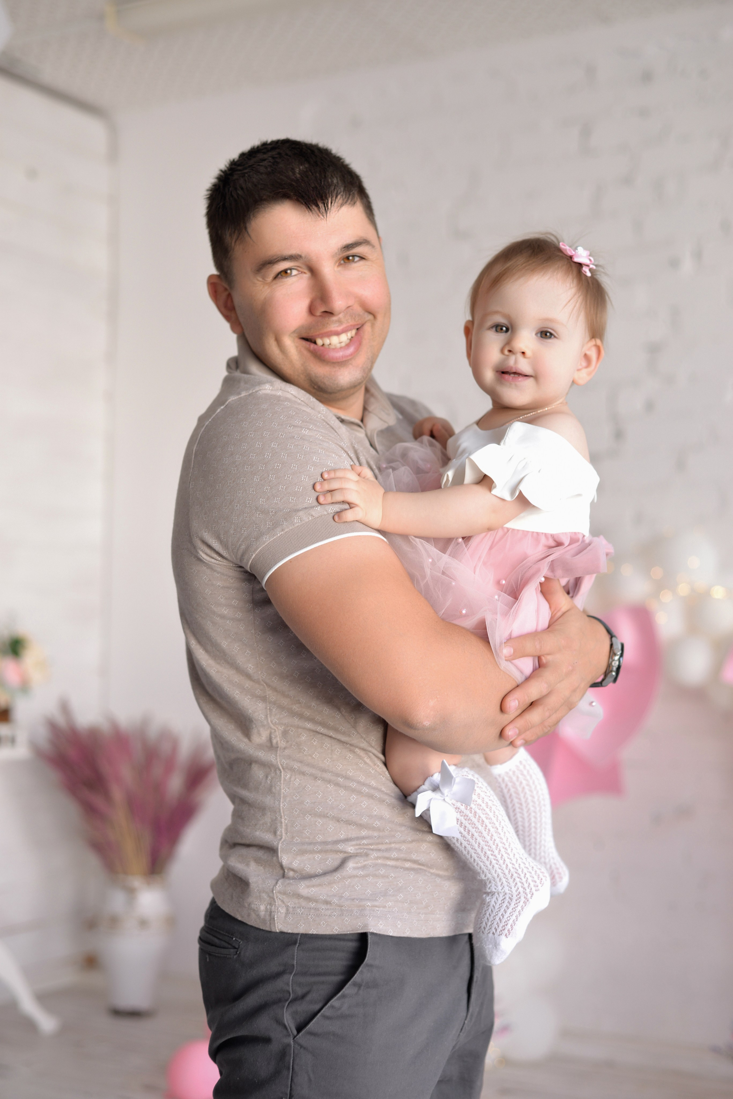 Ариана 1 годик с розовыми бантиками (Рита и Игорь родители). Семейный и свадебный фотограф Галина Абакумова, фотосессии в Белгороде