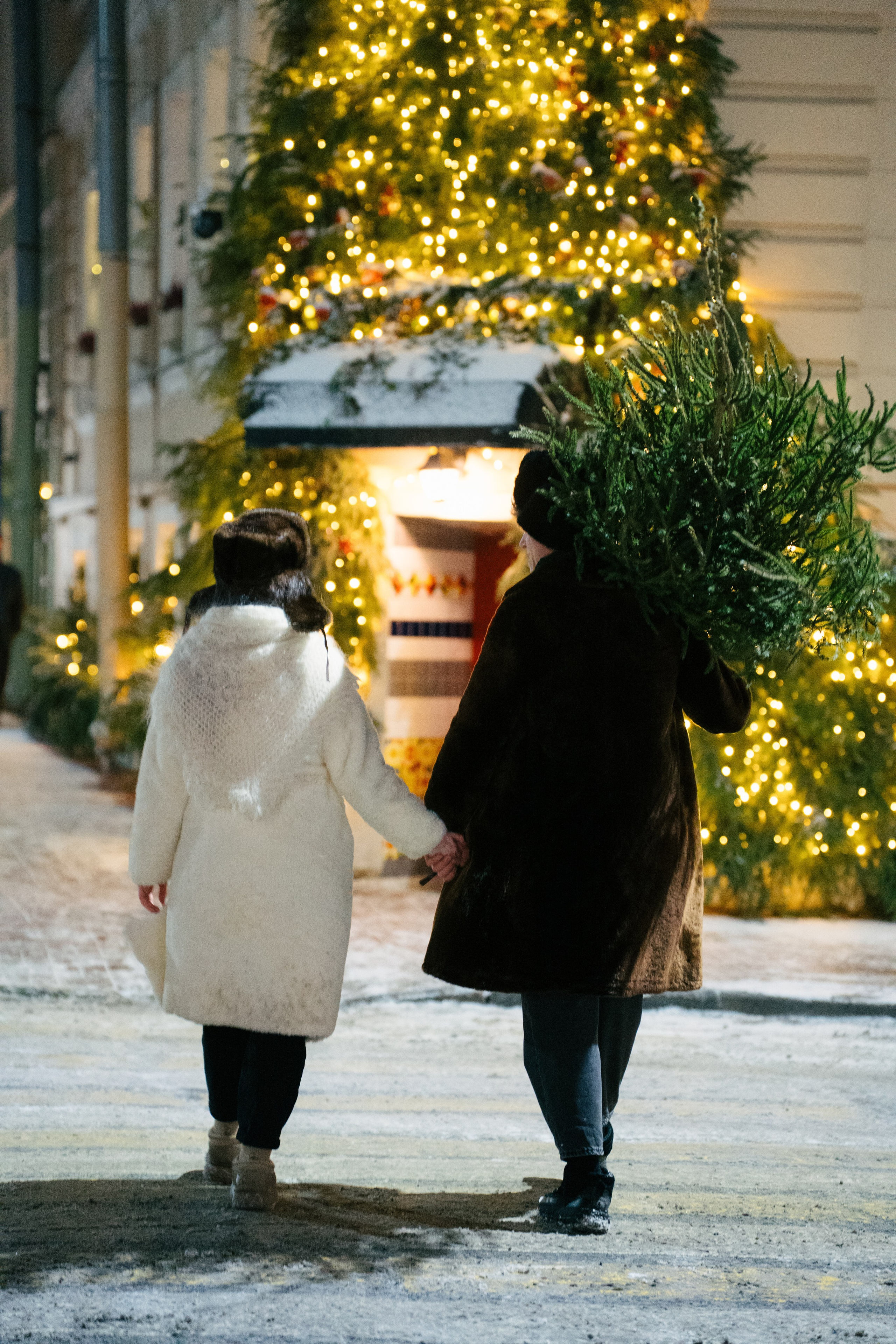 НОВОГОДНЯЯ ПРОГУЛКА ПАРЫ ПО ЧЕРНЫШЕВСКОЙ ПЕРЕД НОВЫМ ГОДОМ. Профессиональный фотограф, Санкт-Петербург — Виктория Богомолова