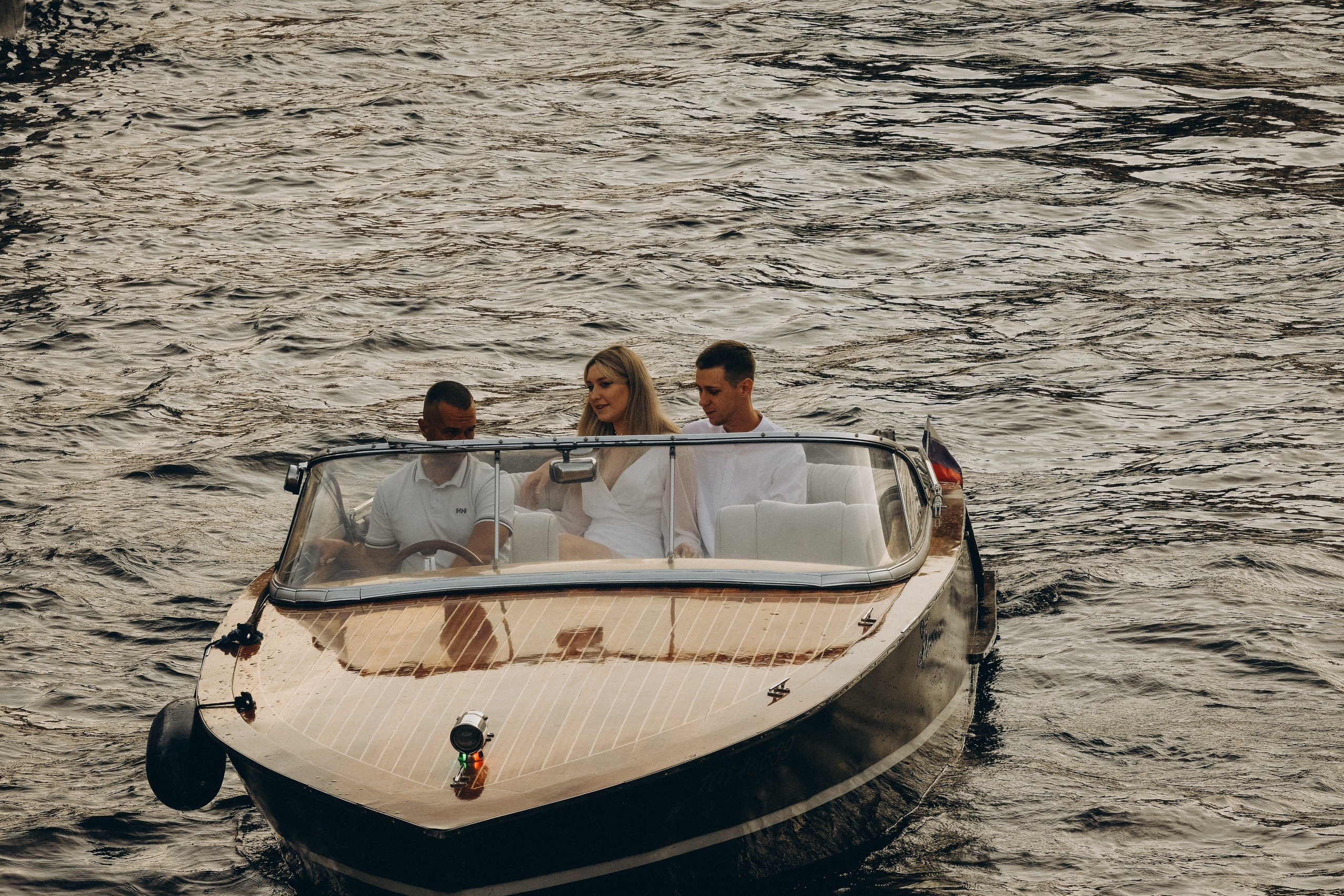 СВАДЕНБНАЯ СЬЕМКА НА КАТЕРЕ ПО КАНАЛАМ САНКТ-ПЕТЕРБУРГА И В АКВАТОРИИ НЕВЫ. Профессиональный фотограф, Санкт-Петербург — Виктория Богомолова
