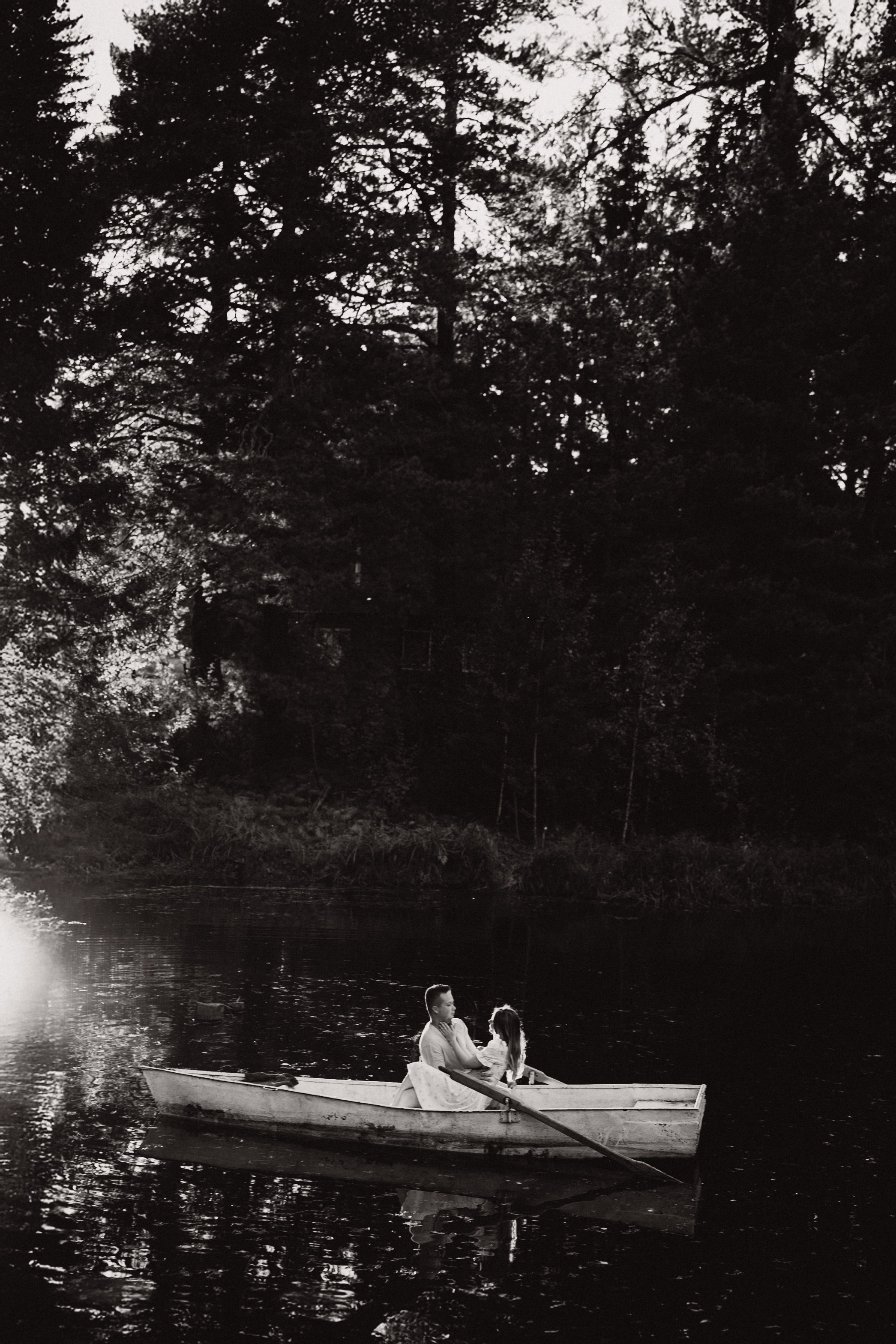 Целоваться в траве. Семейный свадебный фотограф Екатеринбург Первоуральск Шарнина Алёна
