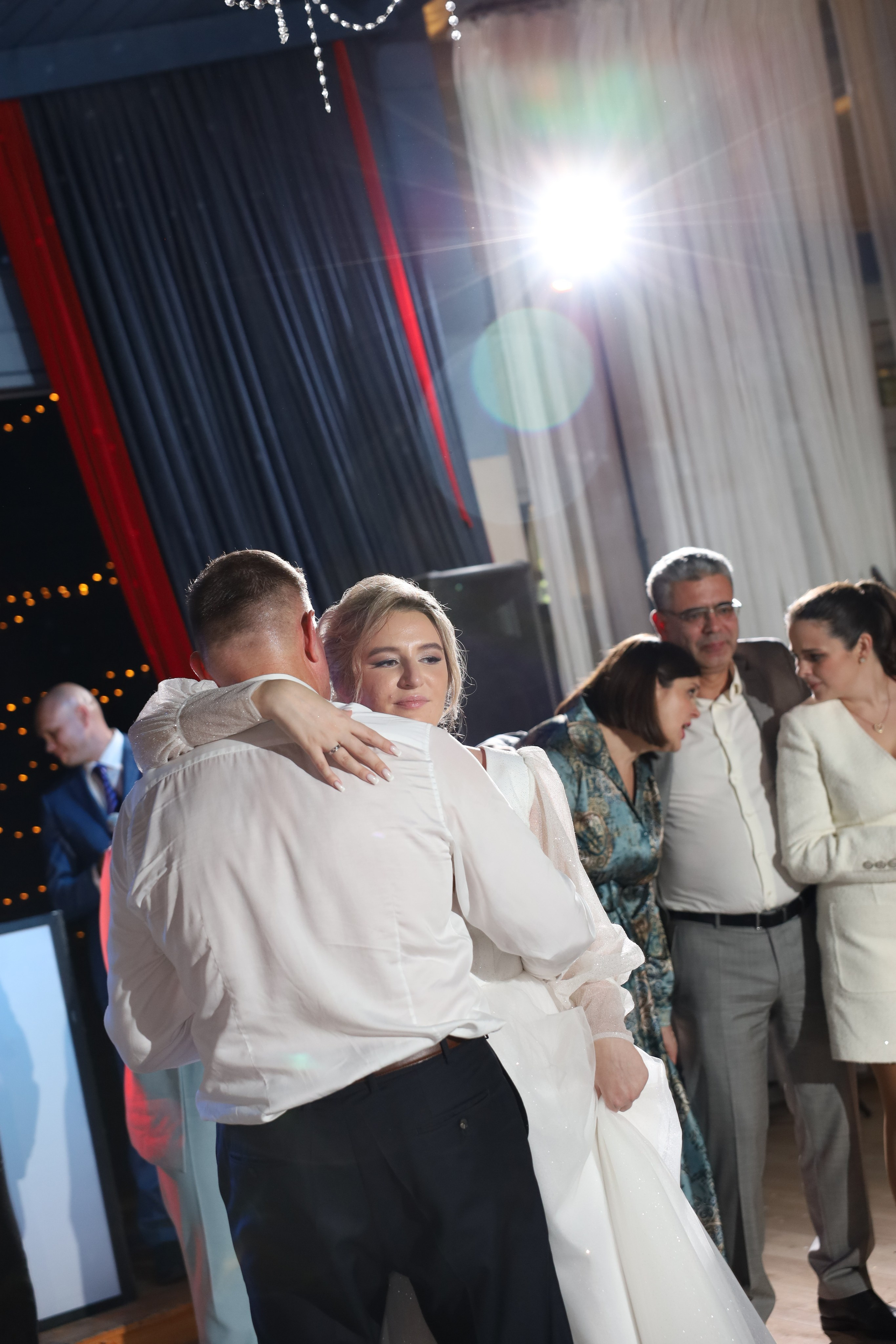 𝒜𝓇𝓉𝑒𝓂 & 𝐿𝓎𝓊𝓈𝓎𝒶 (𝓇𝑒𝓈𝓉𝒶𝓊𝓇𝒶𝓃𝓉). 𝑀𝑜𝓈𝒸𝑜𝓌. Свадебный фотограф в Санкт-Петербурге