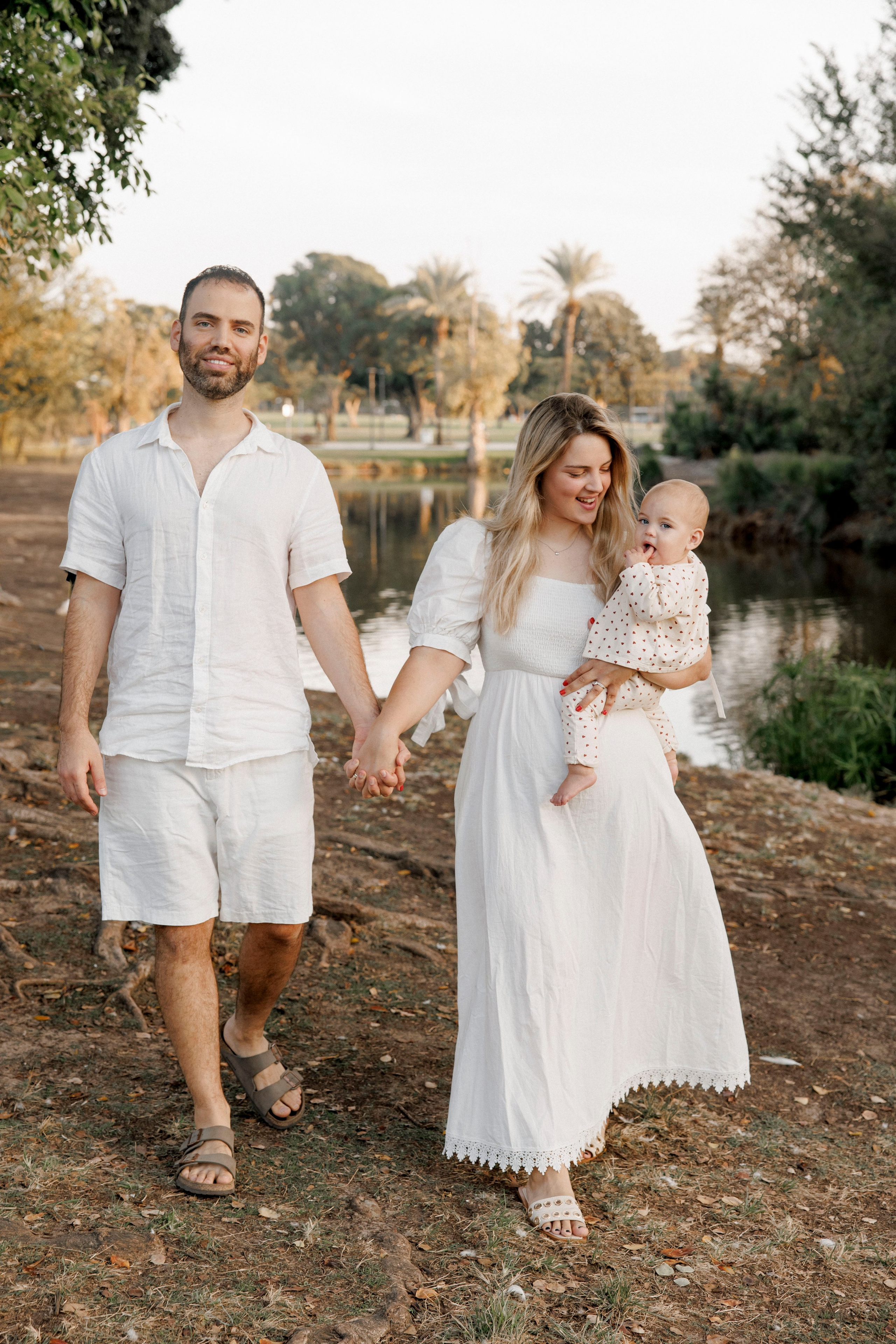 First year photoshoot inside the park (sunset). Wedding and family photographer