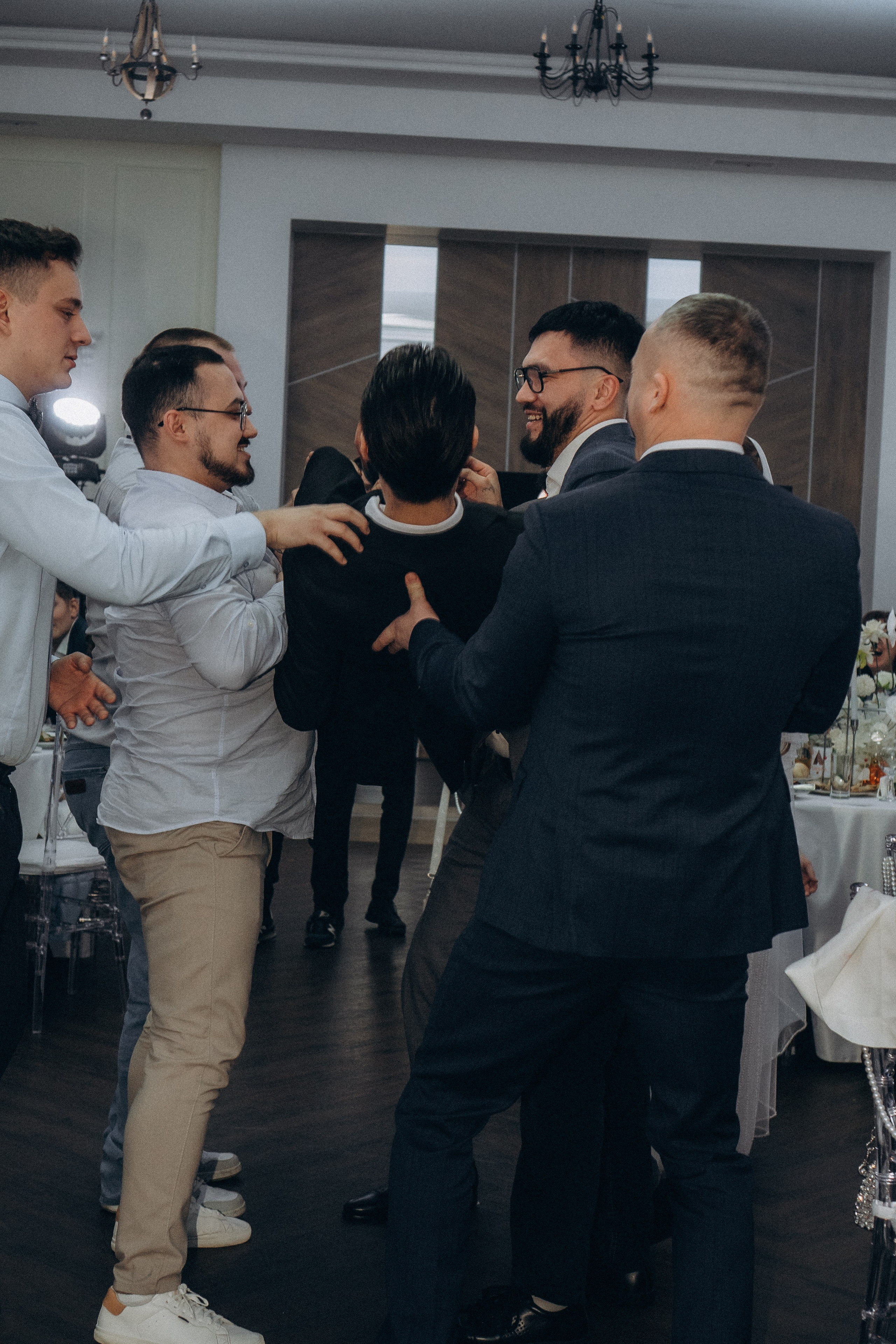 СВАДЕБНАЯ СЬЕМКА СБОРОВ В ОТЕЛЕ И ВЫЕЗД НА ЦЕРЕМОНИЮ (СНЯТО В СИБИРЕ В НИЖНЕВАРТОВСКЕ). Профессиональный фотограф, Санкт-Петербург — Виктория Богомолова