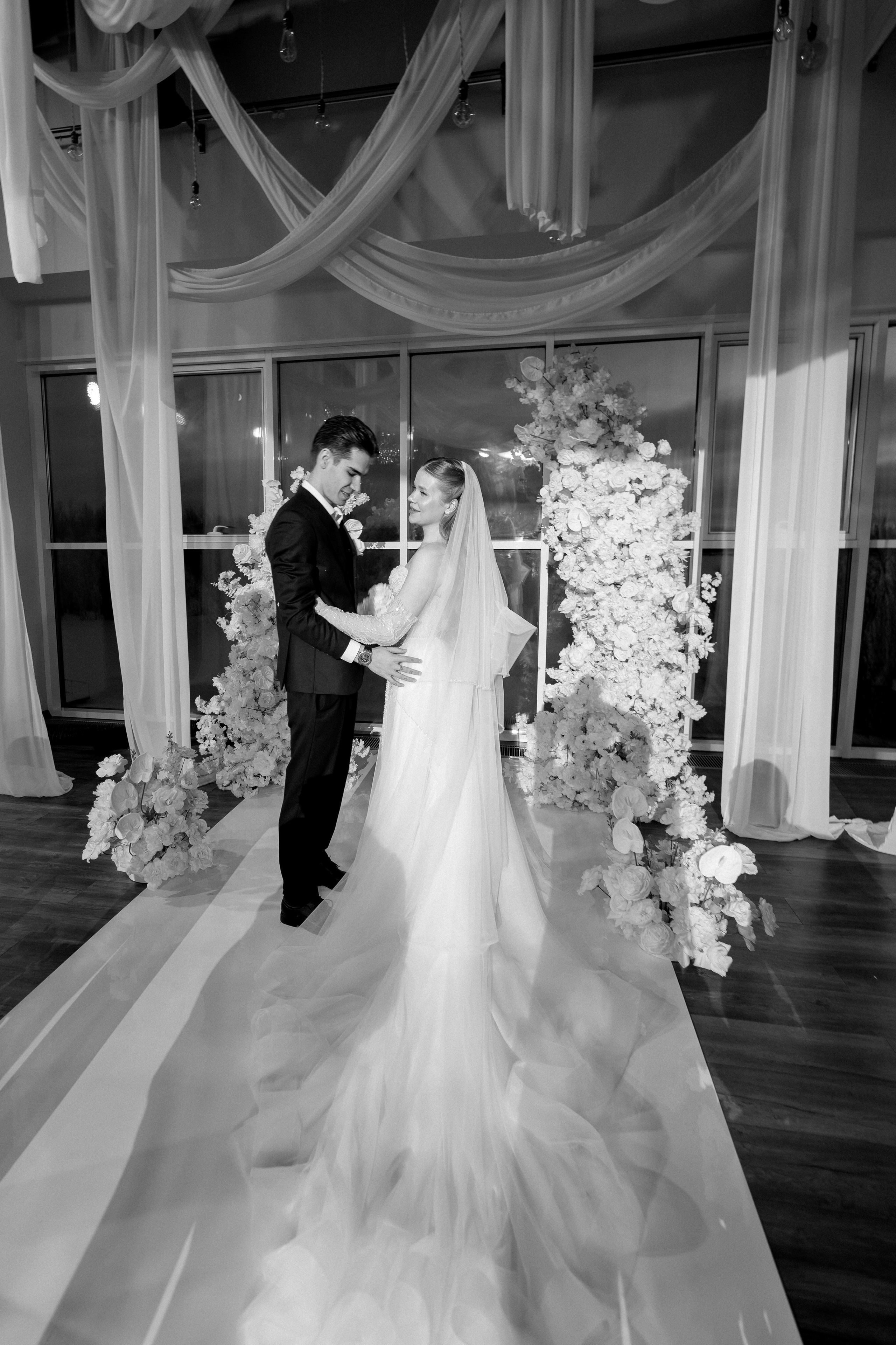 СВАДЕБНАЯ СЬЕМКА СБОРОВ В ОТЕЛЕ И ВЫЕЗД НА ЦЕРЕМОНИЮ (СНЯТО В СИБИРЕ В НИЖНЕВАРТОВСКЕ). Профессиональный фотограф, Санкт-Петербург — Виктория Богомолова