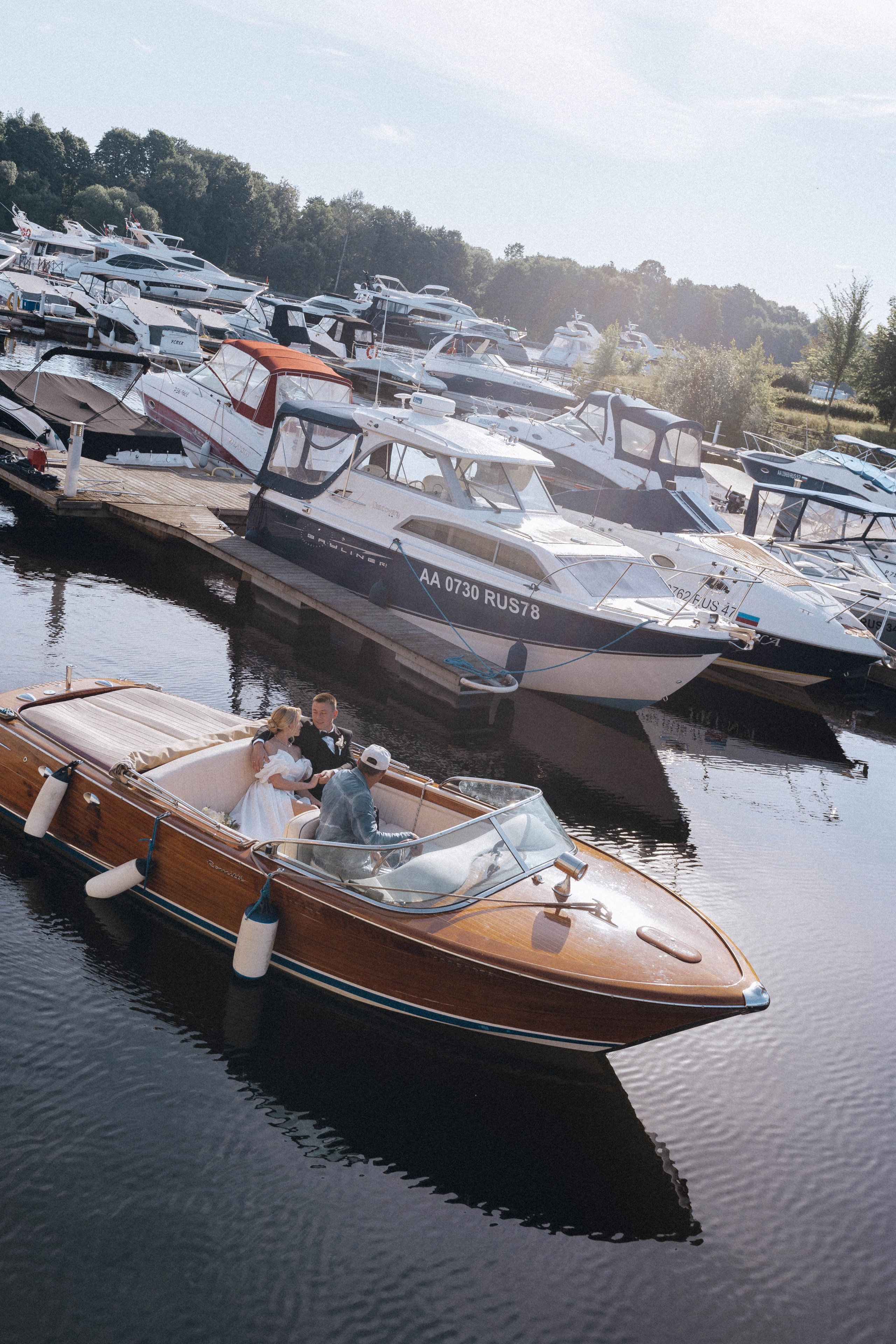 СВАДЕНБНАЯ СЬЕМКА НА КАТЕРЕ ПО КАНАЛАМ САНКТ-ПЕТЕРБУРГА И В АКВАТОРИИ НЕВЫ. Профессиональный фотограф, Санкт-Петербург — Виктория Богомолова