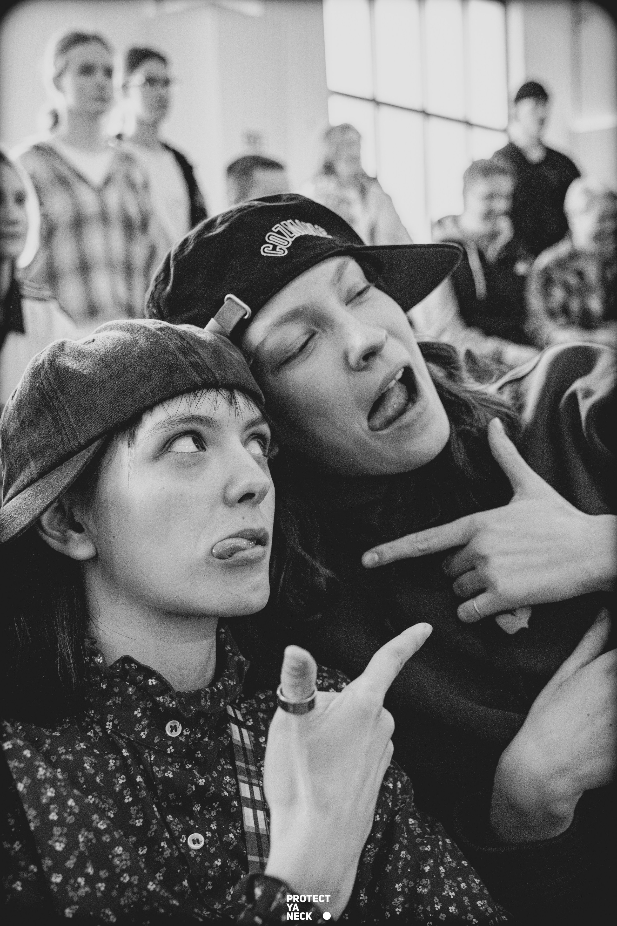 PROTECT YA NECK 22/03 (@youlovebu). Соня бу тебя сфоткала