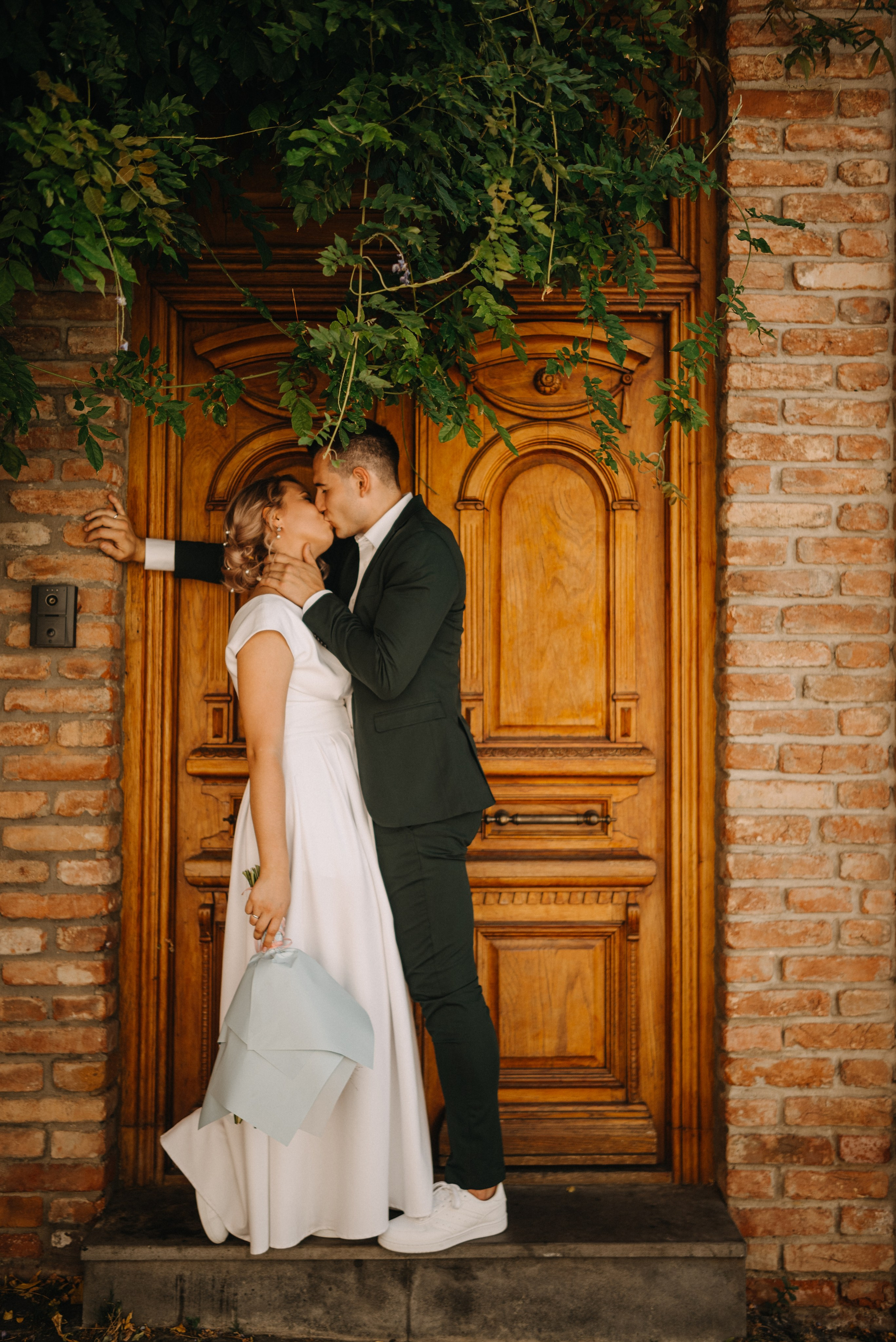 Свадебная прогулка Анны и Игоря. Портретный и свадебный фотограф в Тбилиси • xeniqo