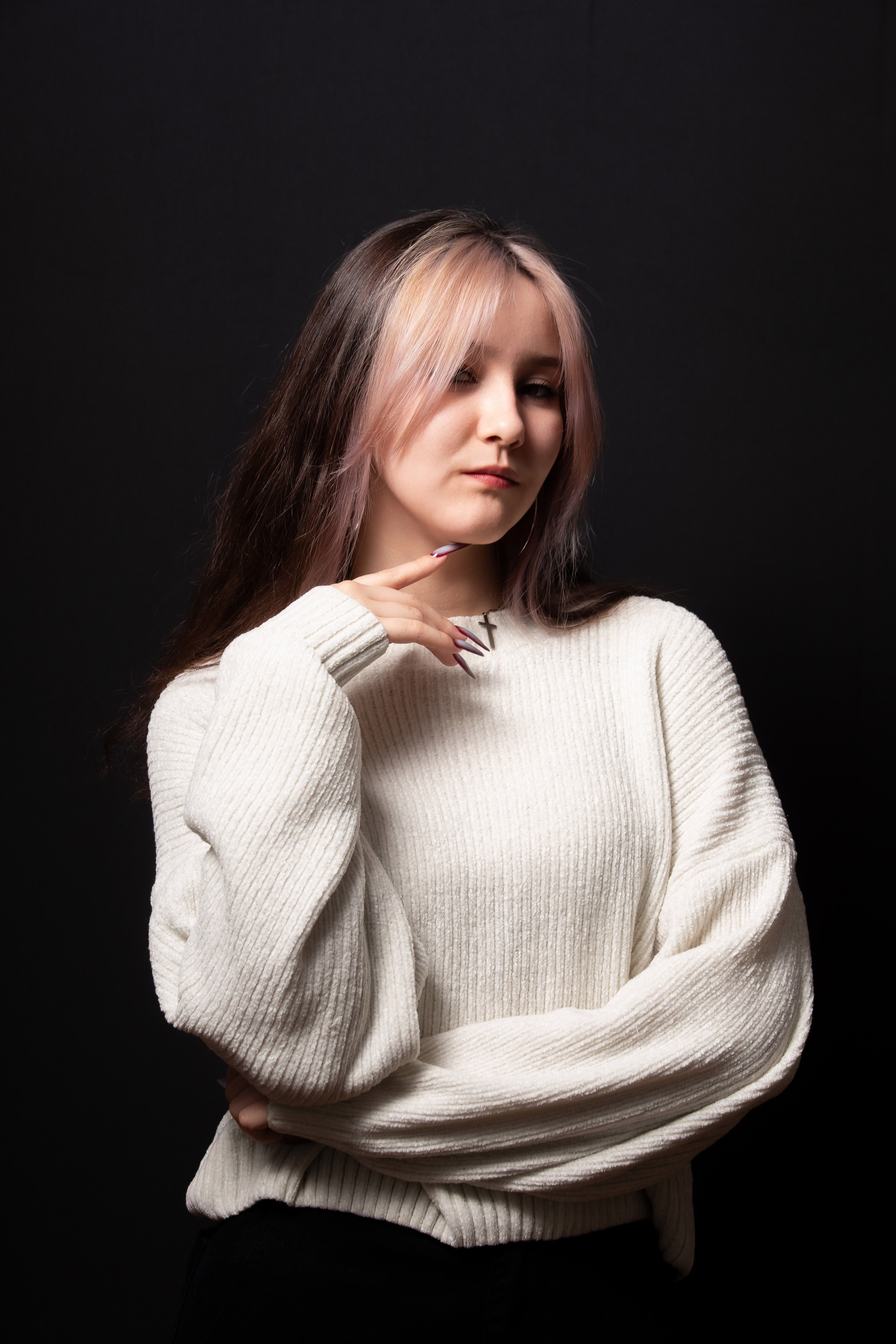 Портретная фотосессия для учеников 9 класса на чёрном фоне | Школьный фотограф Николай Богатырёв | Твой альбом / Твои правила. ТВОЙ АЛЬБОМ / ТВОИ ПРАВИЛА