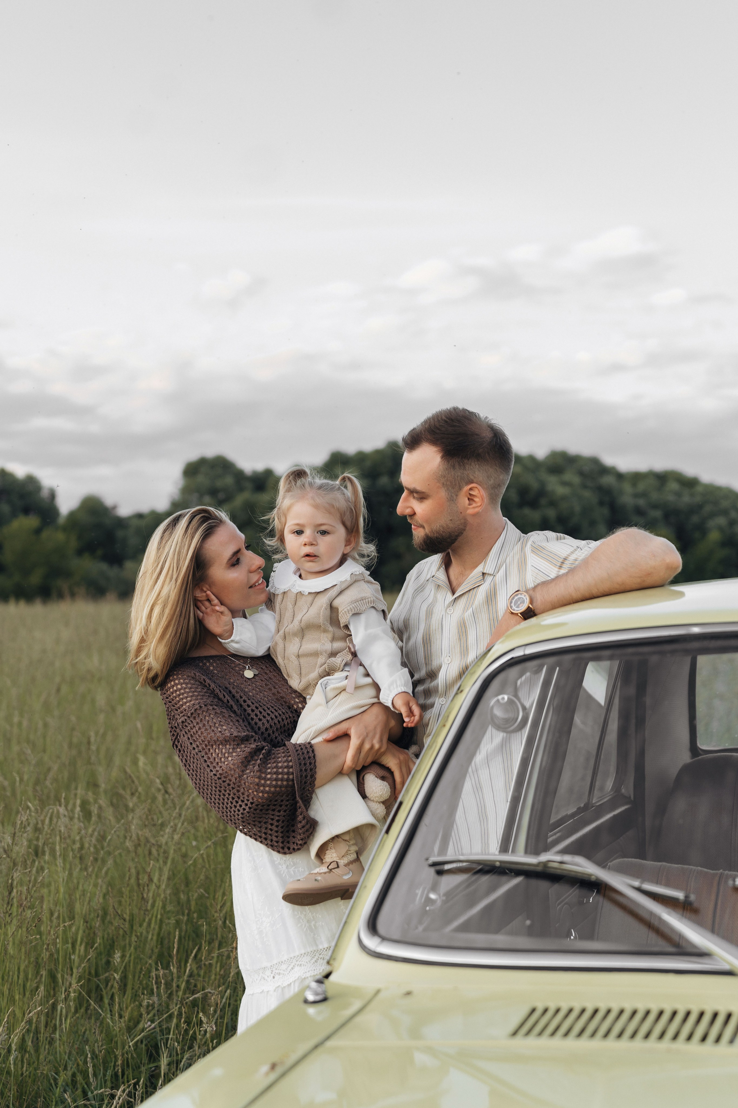 На машине загород. Ваш фотограф Вика Артемова