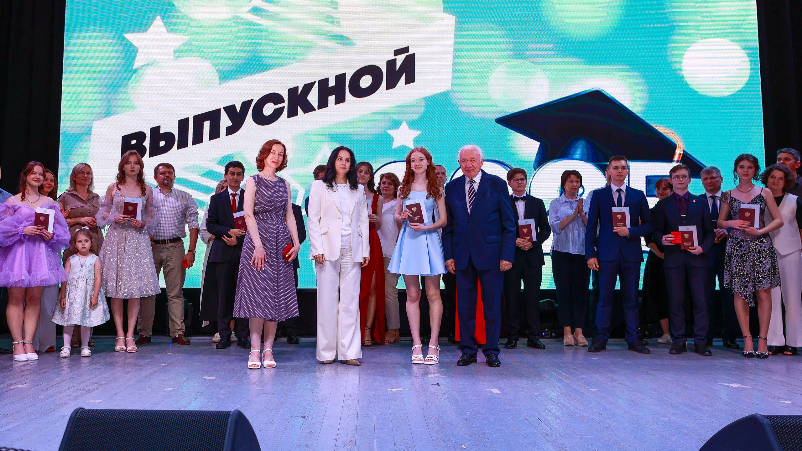 Вручение аттестатов 11 класс в Домодедовский лицей № 3. Выпускные альбомы и школьный фотограф в Подольске, Троицке, Щербинке, Москве и Московской области