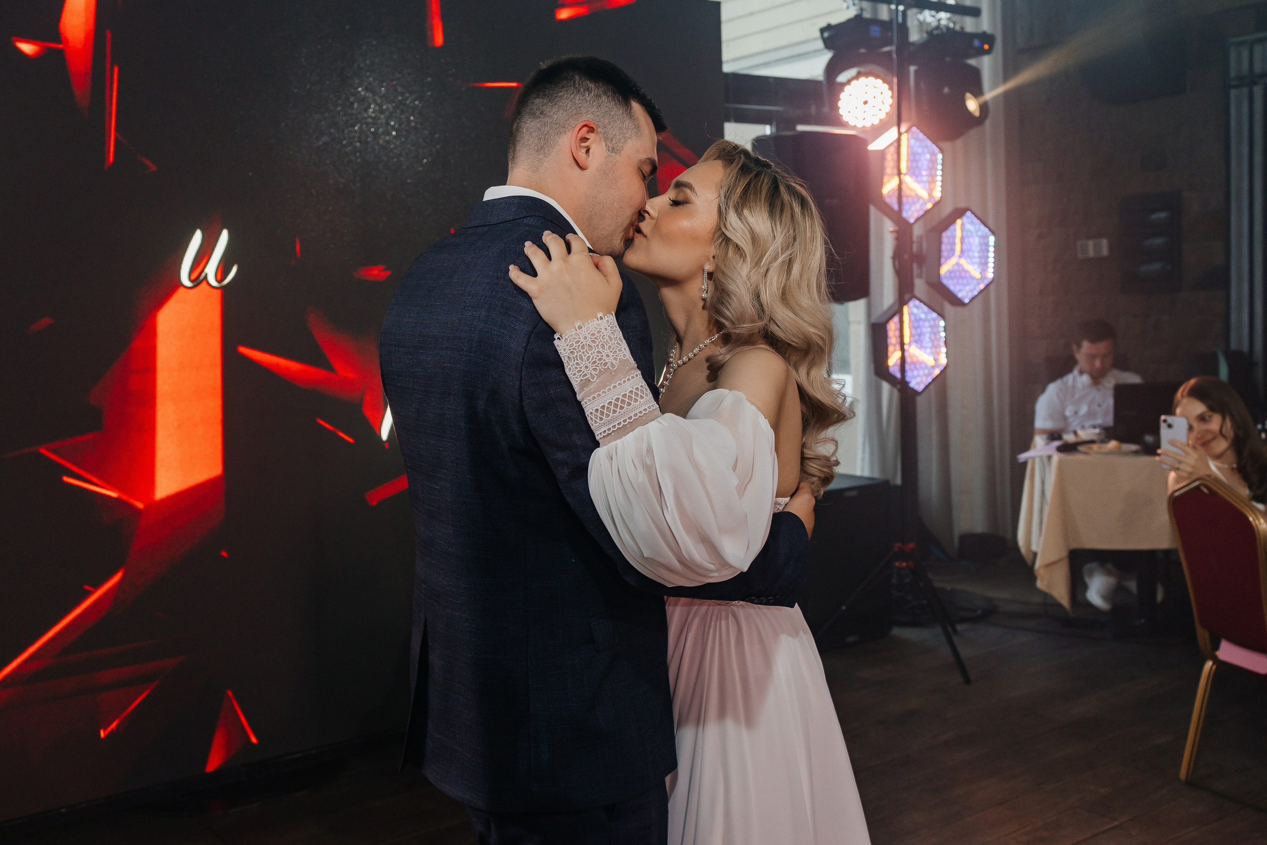 Грандиозное свадебное событие в уютном ресторане. Олег Сверчков | Свадебный фотограф Вологда