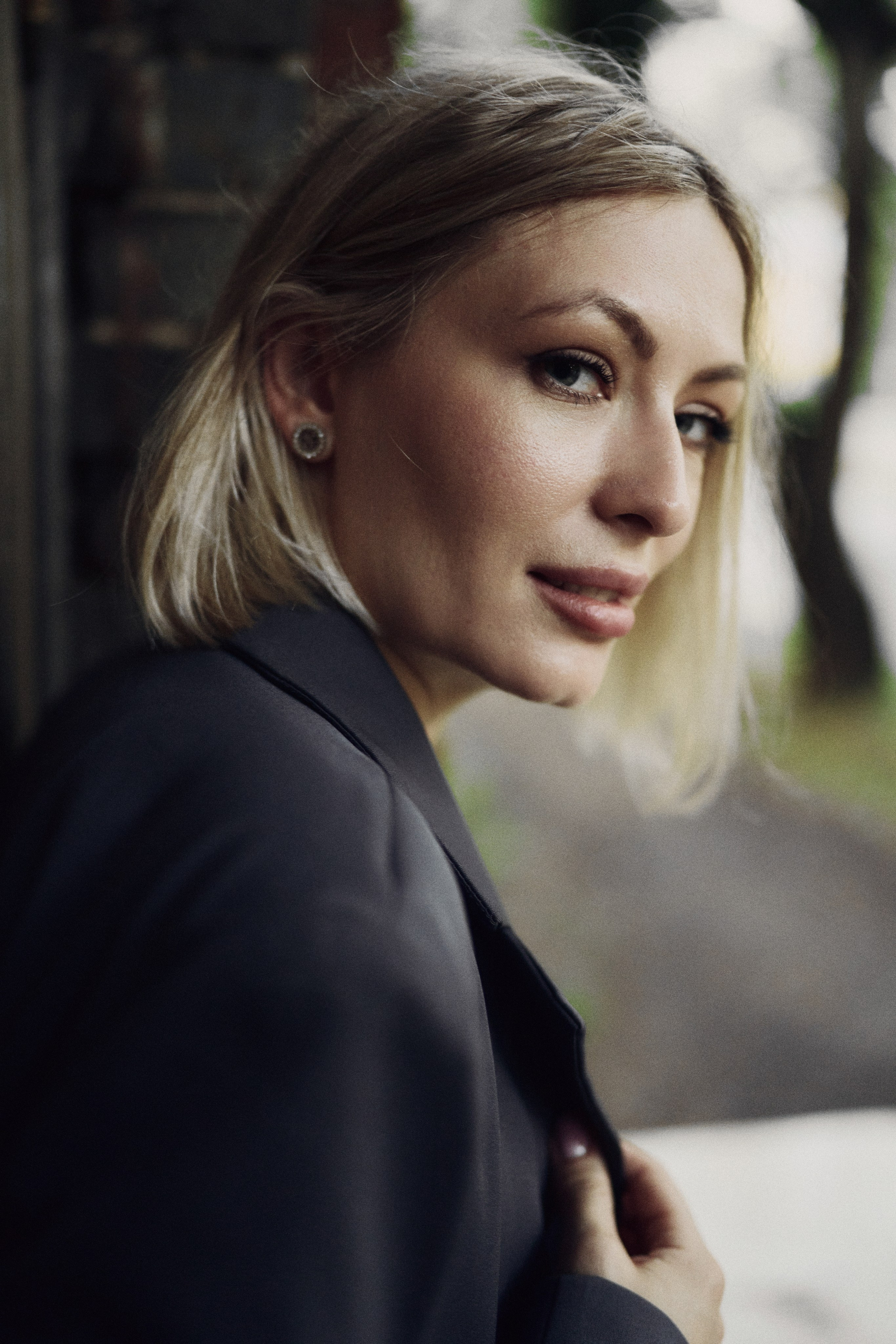 Женский портрет в городе — стиль и динамика уличной съёмки. Фотограф в Хабаровске Дмитрий Лемешков