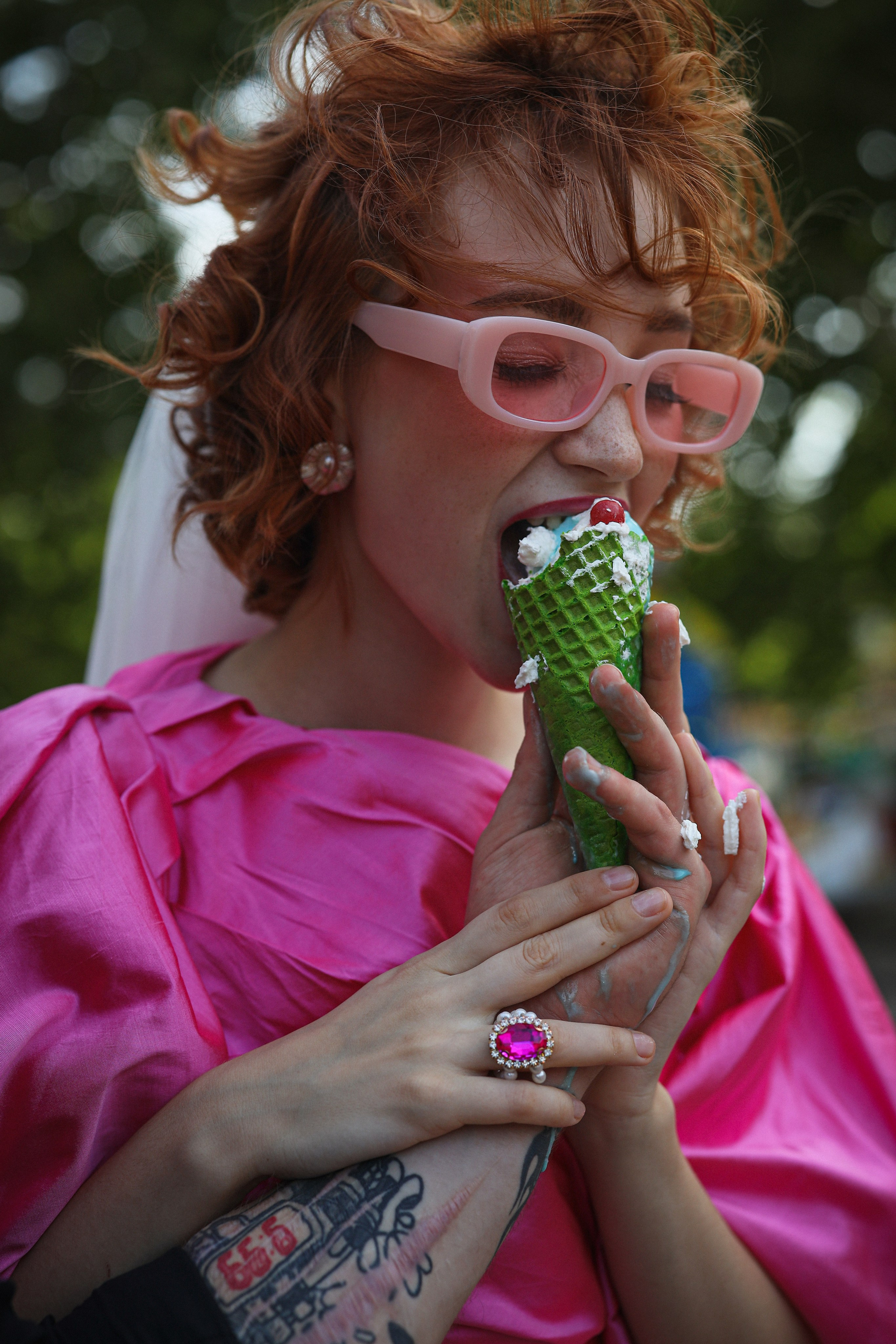 Свадебная фотосессия в парке аттракционов. Свадебный и семейный фотограф в Абхазии Жанна Соснина