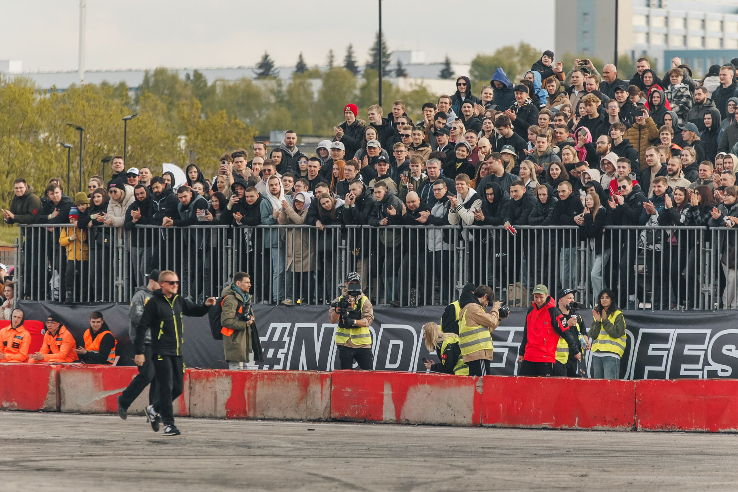 Выставка и дрифт машин. Репортажный фотограф. Москва. Алина Ланская