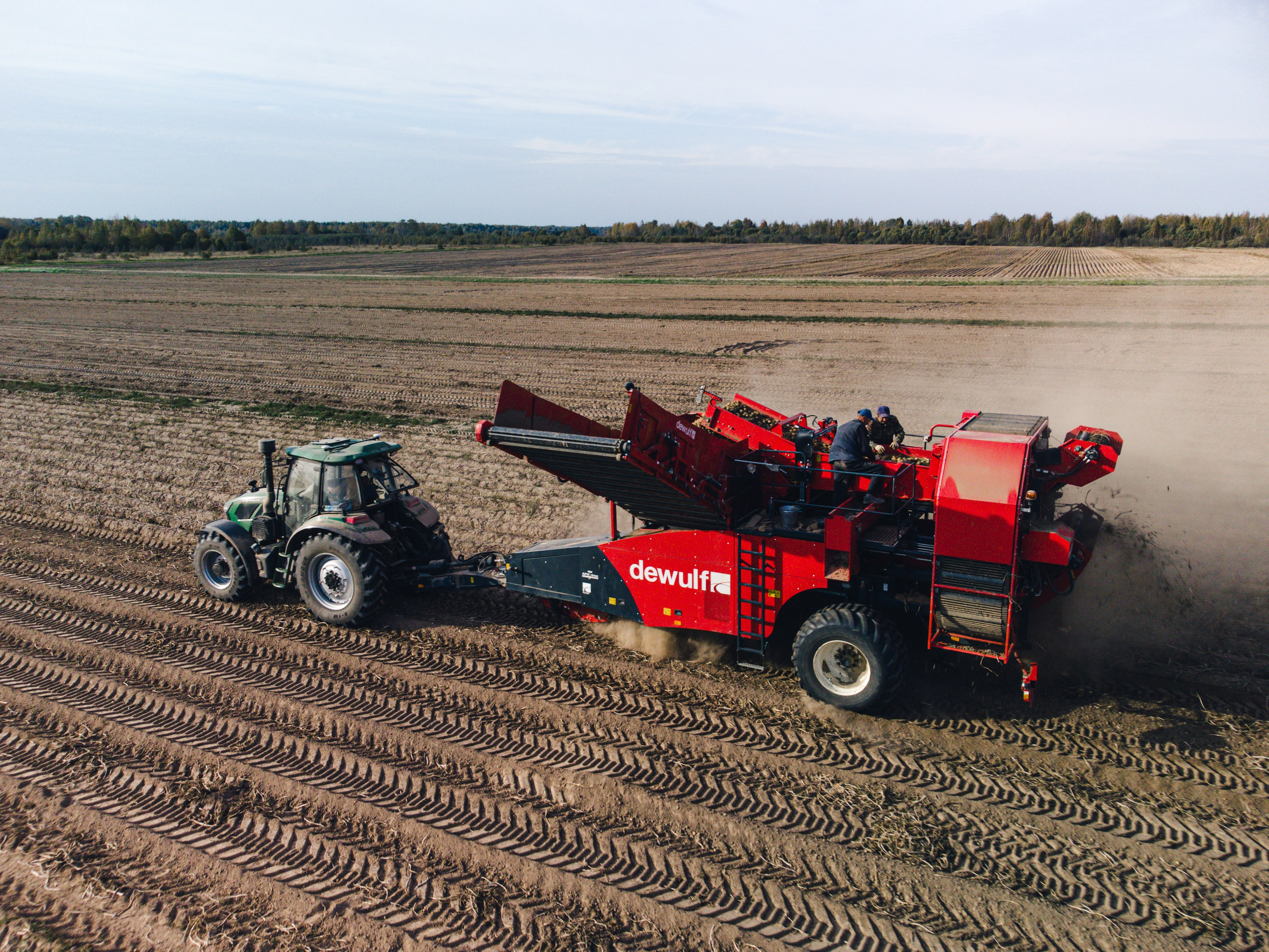 сбор картофеля, день, пыль, трактор