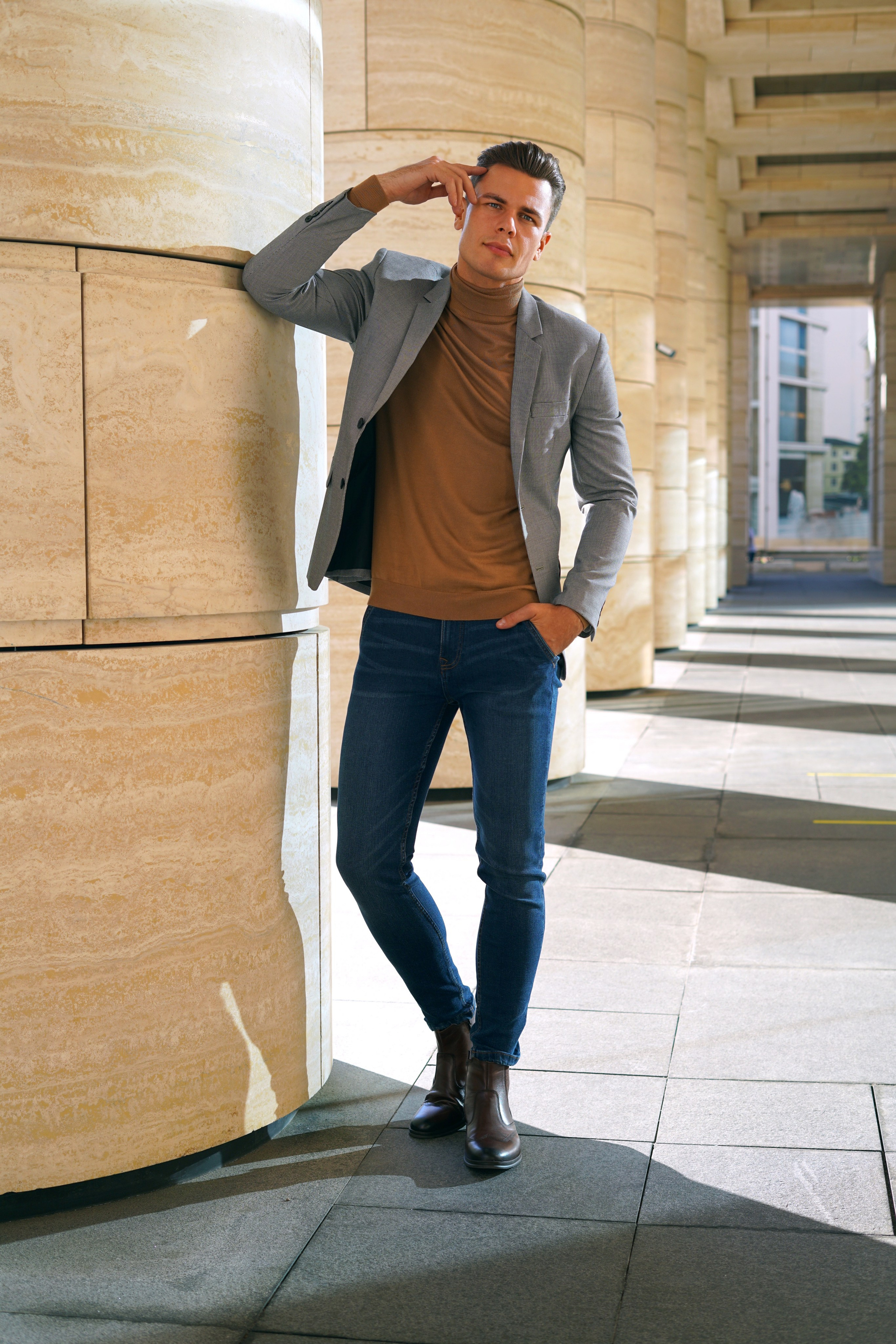 Михаил, 189 см, 50-52 р-р. KED Production — продакшн из СПб. Создаём фото, видео и контент, который помогает брендам и селлерам продавать больше