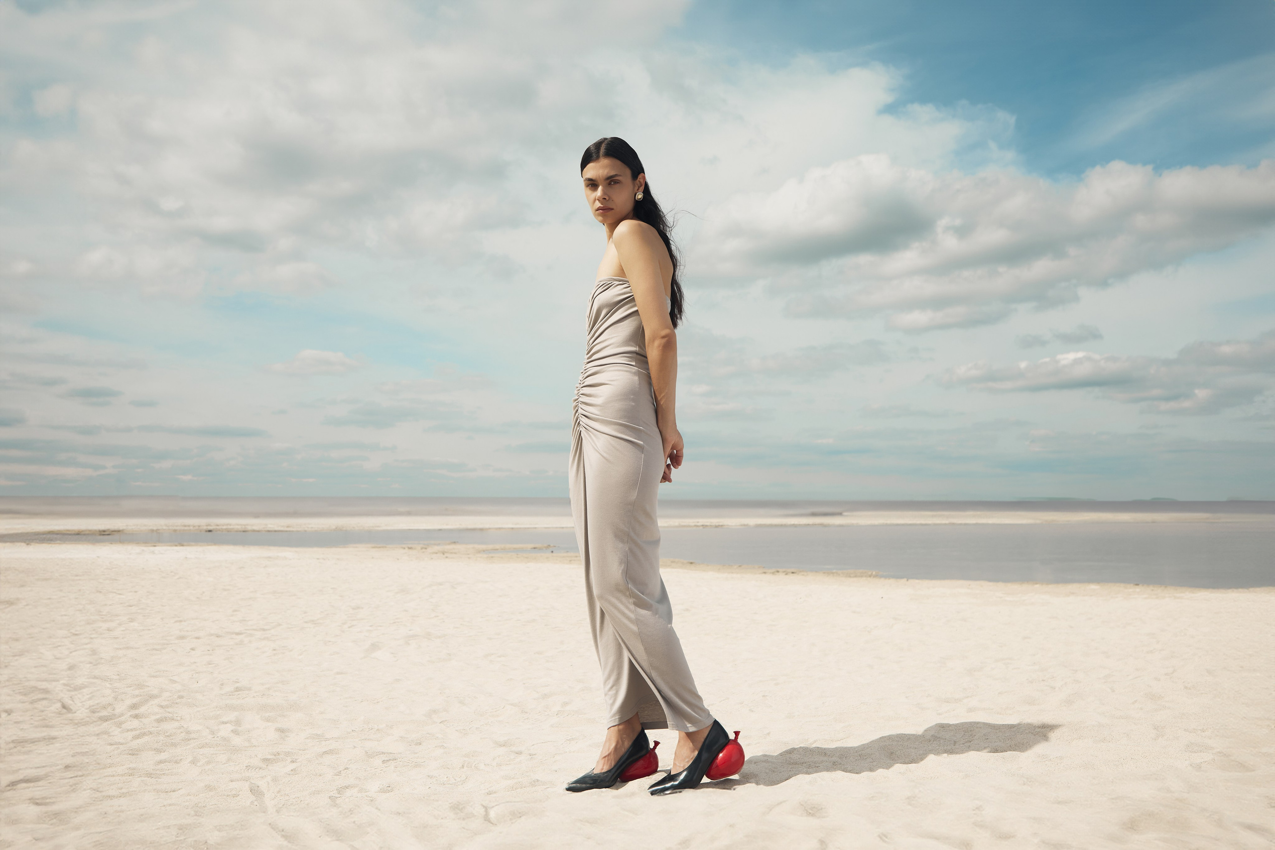 Арт-fashion фотосъёмка «Пески – pt. 2» от Полины Юриной: эстетика песчаных текстур, стиль и вдохновение для брендов и портфолио. Юрина Полина, фотограф из Екатеринбурга