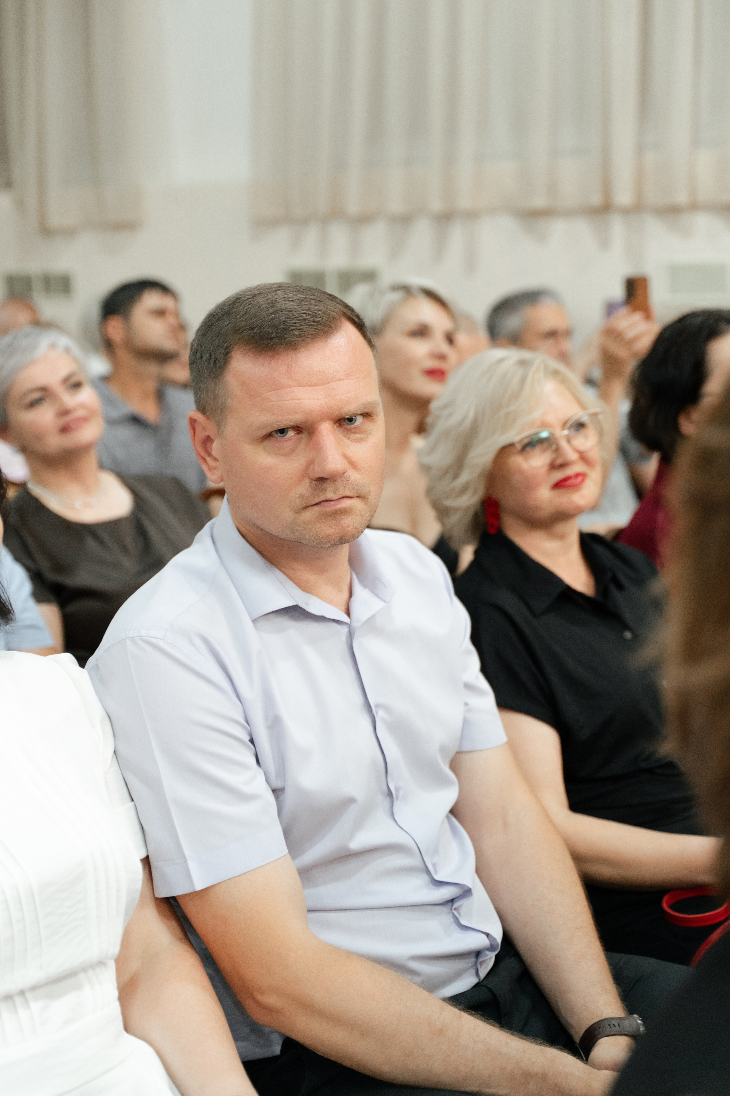 40 Школа 11 класс вручение аттестатов. Выпускные альбомы Натальи Бутко: Новороссийск, Анапа, Геленджик
