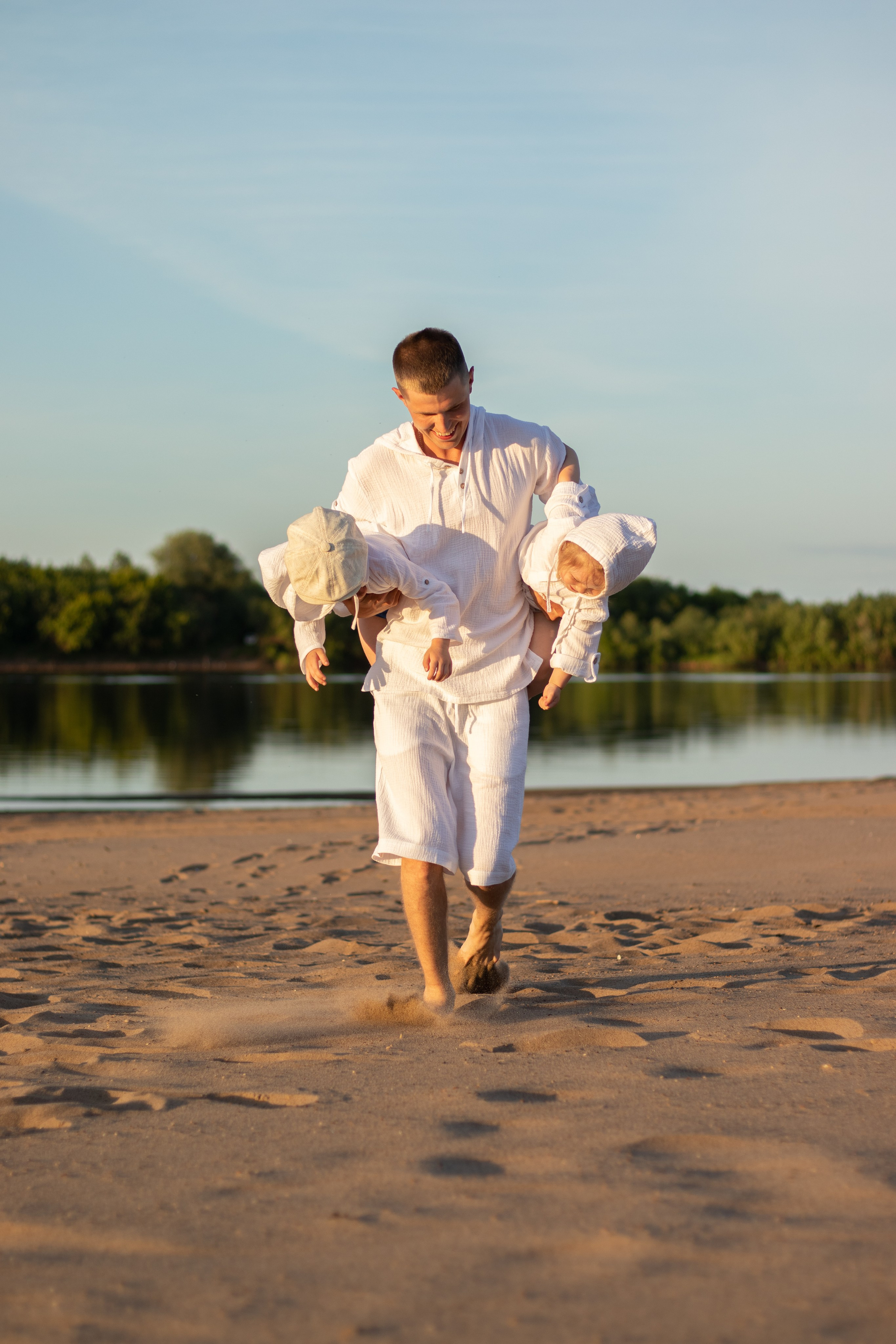 Закат море/река солнце пляж.Киров