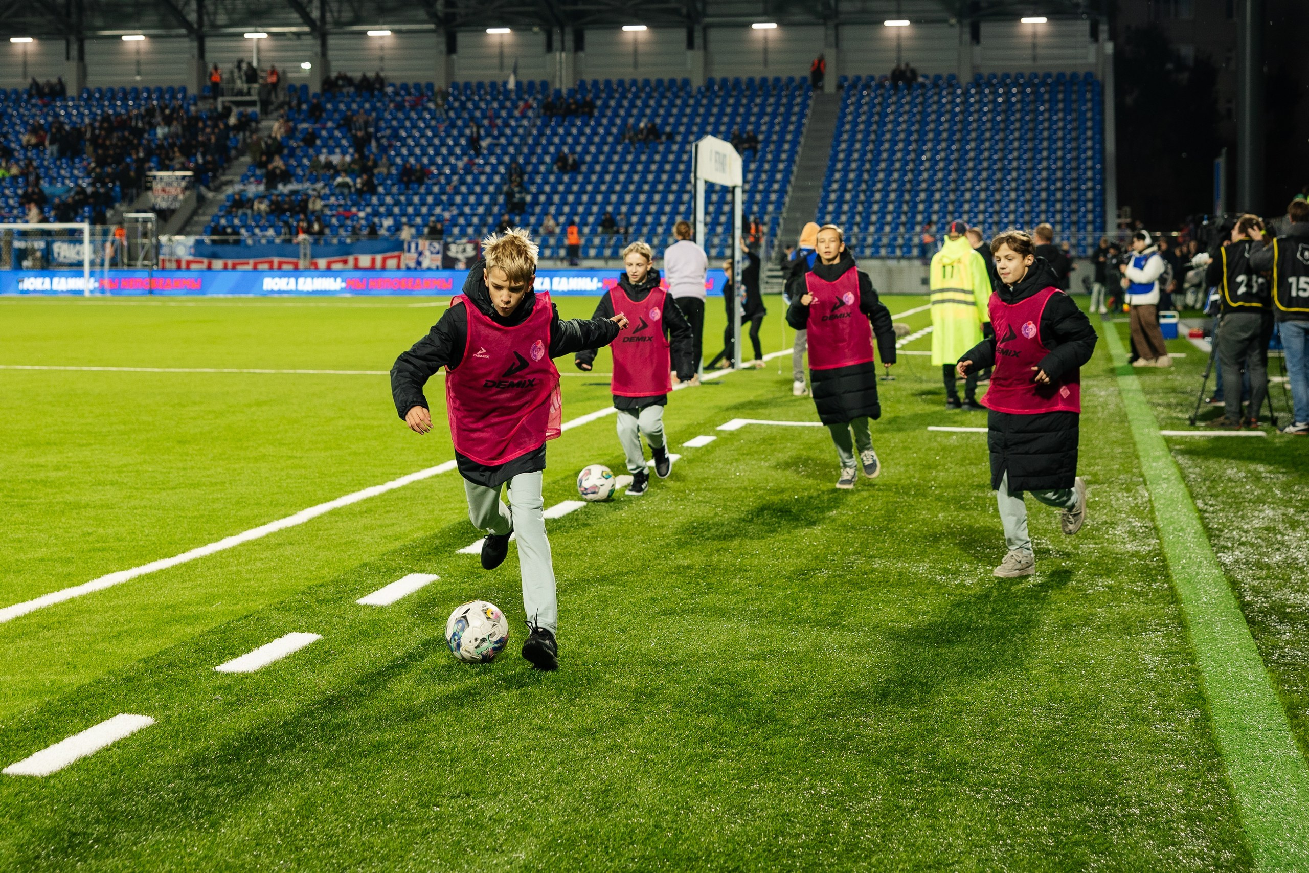 Ретро-матч «Факел» — сборная СССР и России. Свадебный и репортажный фотограф в Воронеже Сергей Максимов
