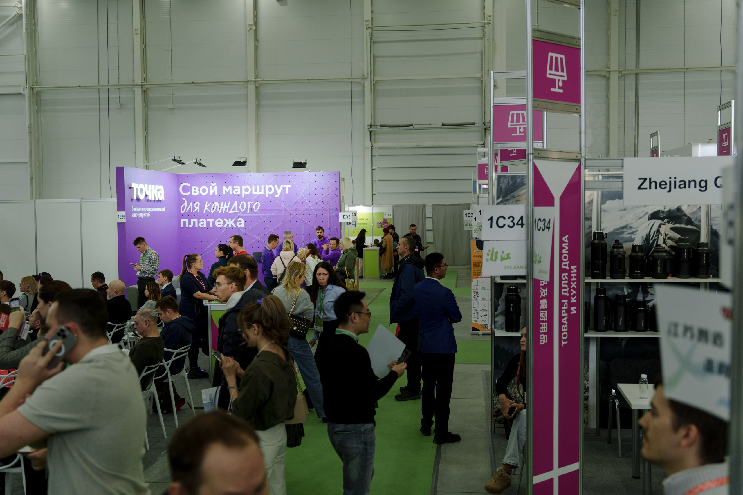 Стенд банка ТОЧКА. Фотограф в Москве и России