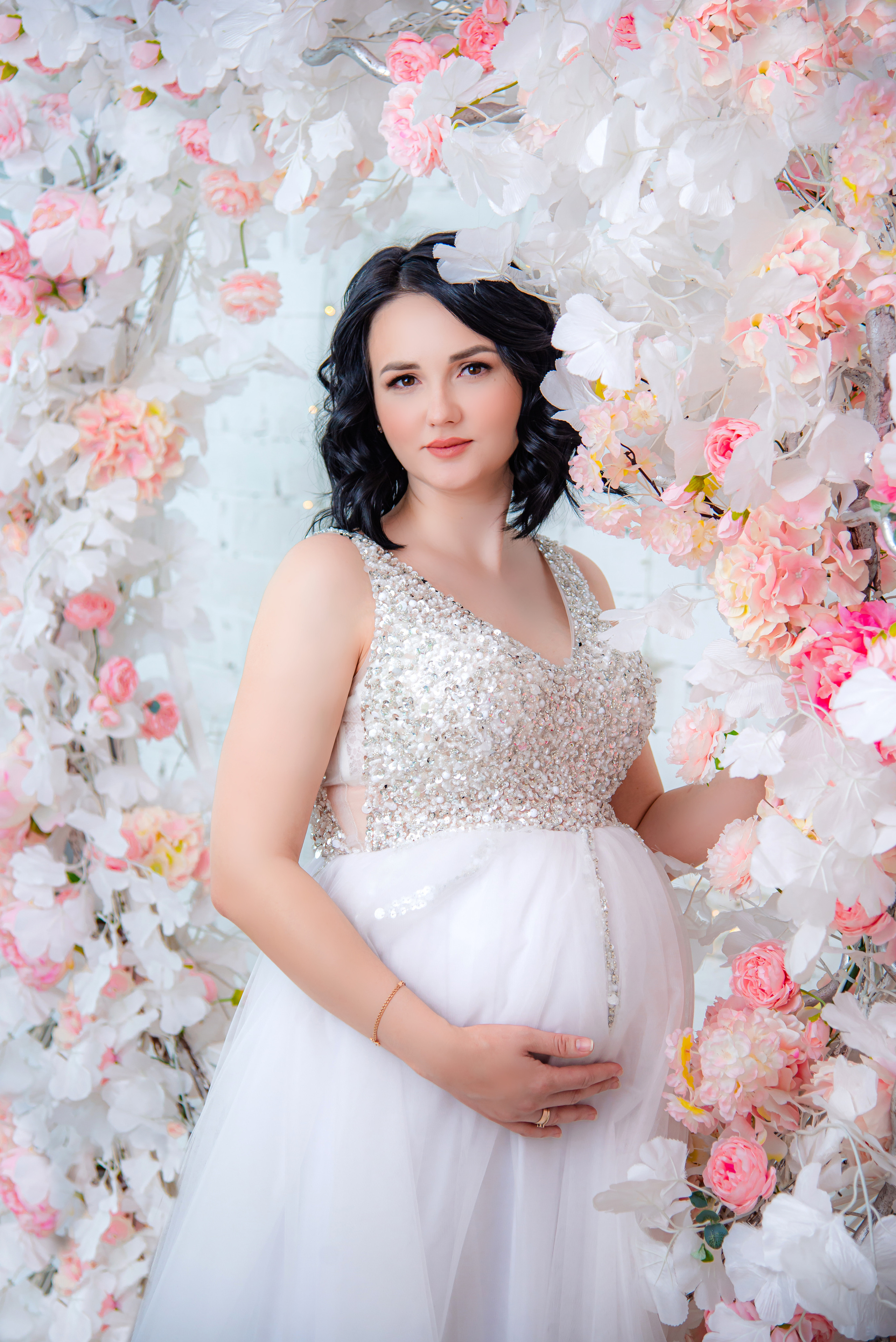 Фотосессия беременных в Уфе в фотостудии с прокатом платья. Услуга Все включено.