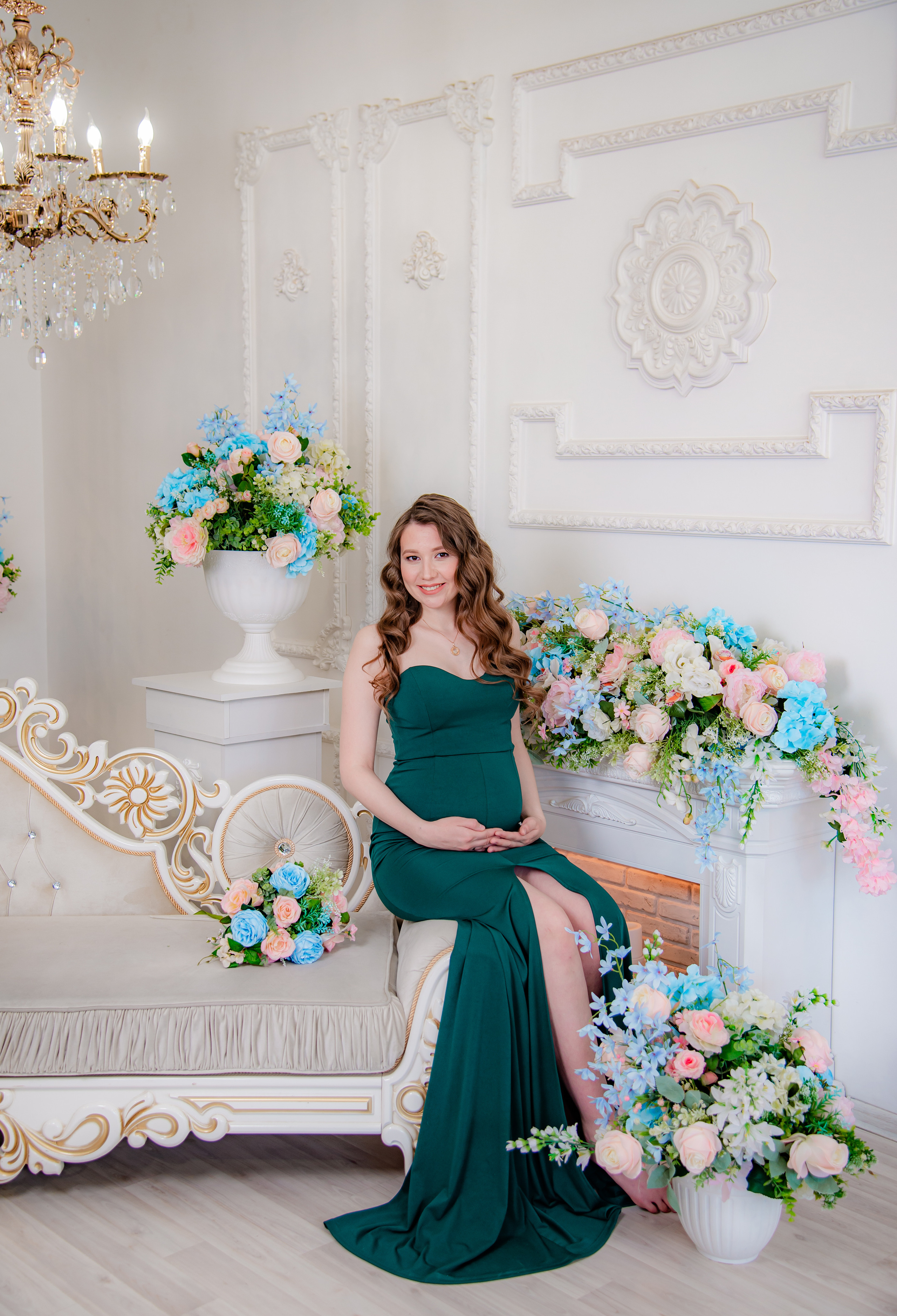 Фотосессия беременных в Уфе в фотостудии с прокатом платья. Услуга Все включено.