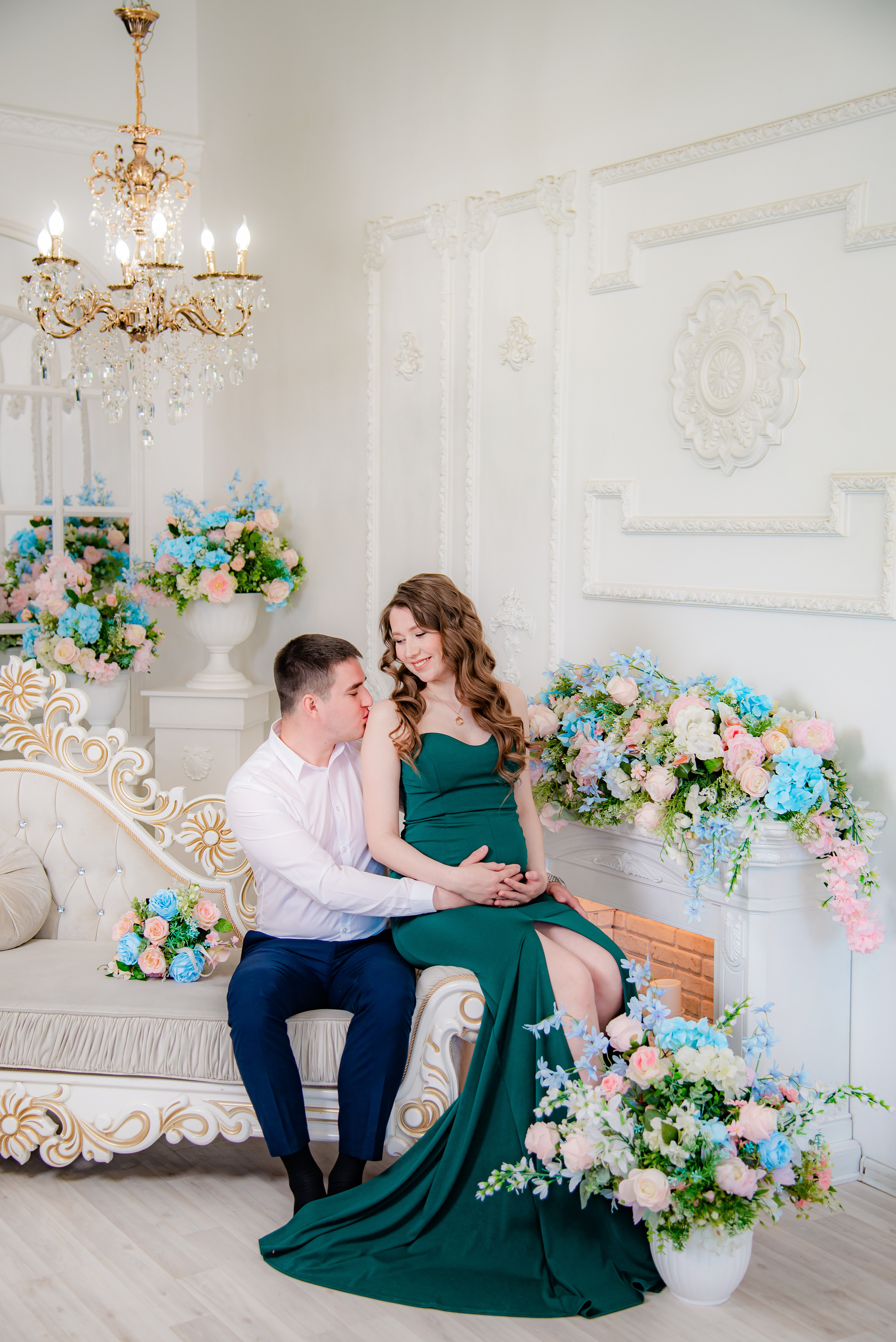 Фотосессия беременных в Уфе в фотостудии с прокатом платья. Услуга Все включено.