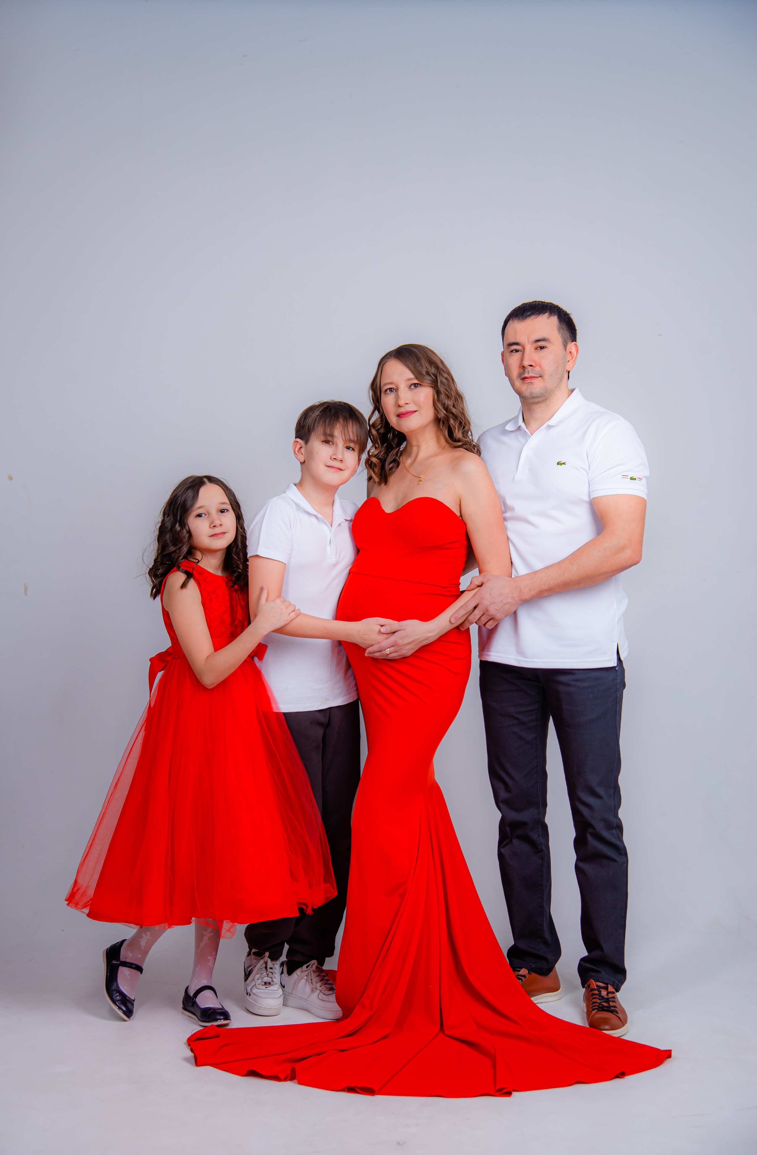 Фотосессия беременных в Уфе в фотостудии с прокатом платья. Услуга Все включено.