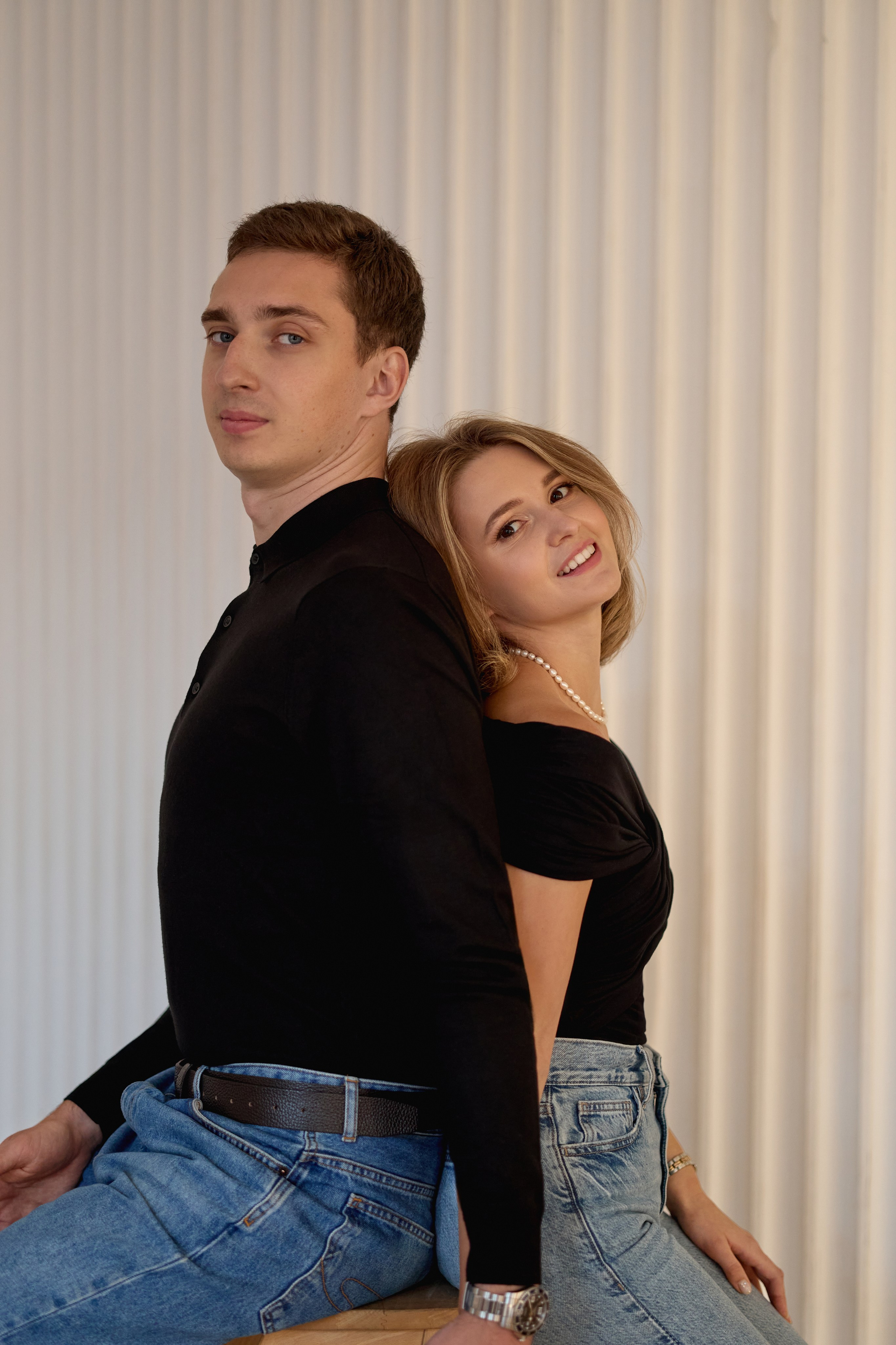 Лавстори в фотостудии в Питере. Сестры Карабаза. Фотографы и ретушеры в Москве и Санкт-Петербурге