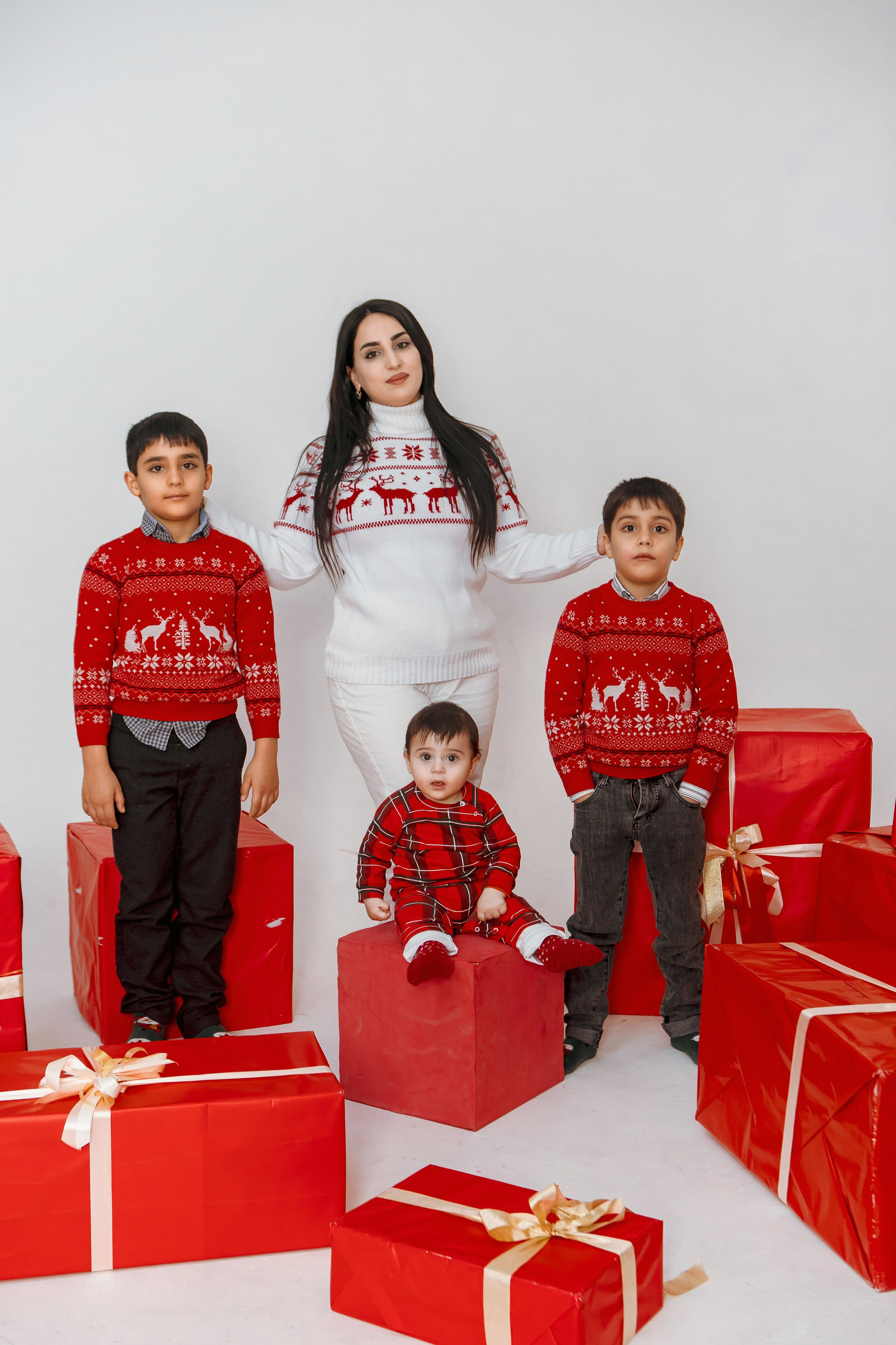 Зухра с детками. Свадебный и семейный фотограф в Каспийске Алёна Нурмагомедова