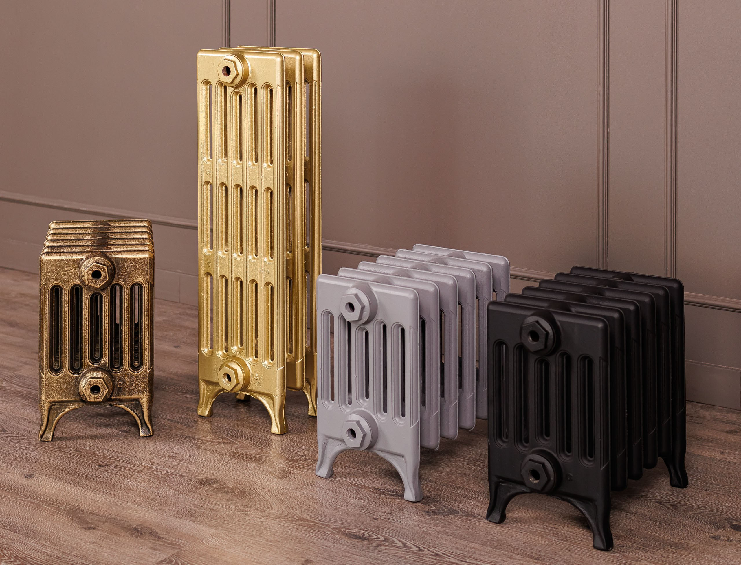 Предметные фотографии дизайнерских радиаторов отопления в стиле ретро