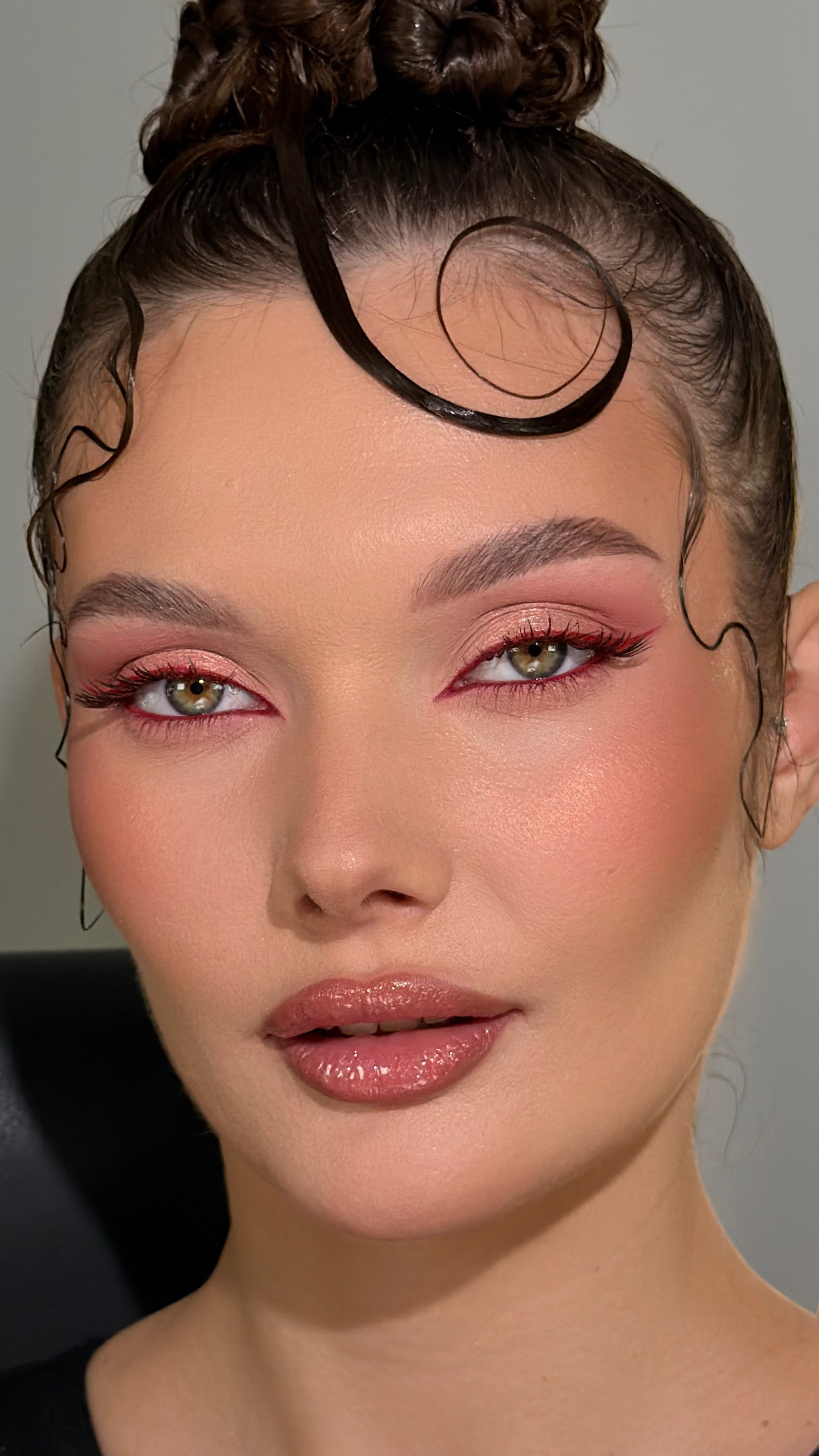 Образы. Студия визажистов, стилистов по прическам, бровистов и мастеров по ресницам