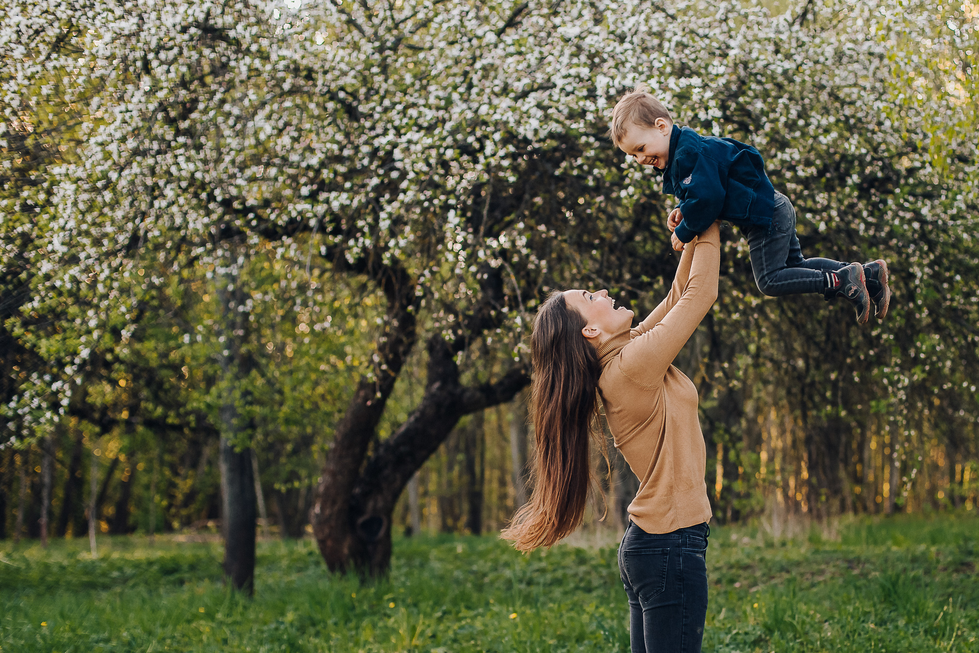 Люба и Марк (цветение садов). Семейный фотограф в Минске Саша Павлюк