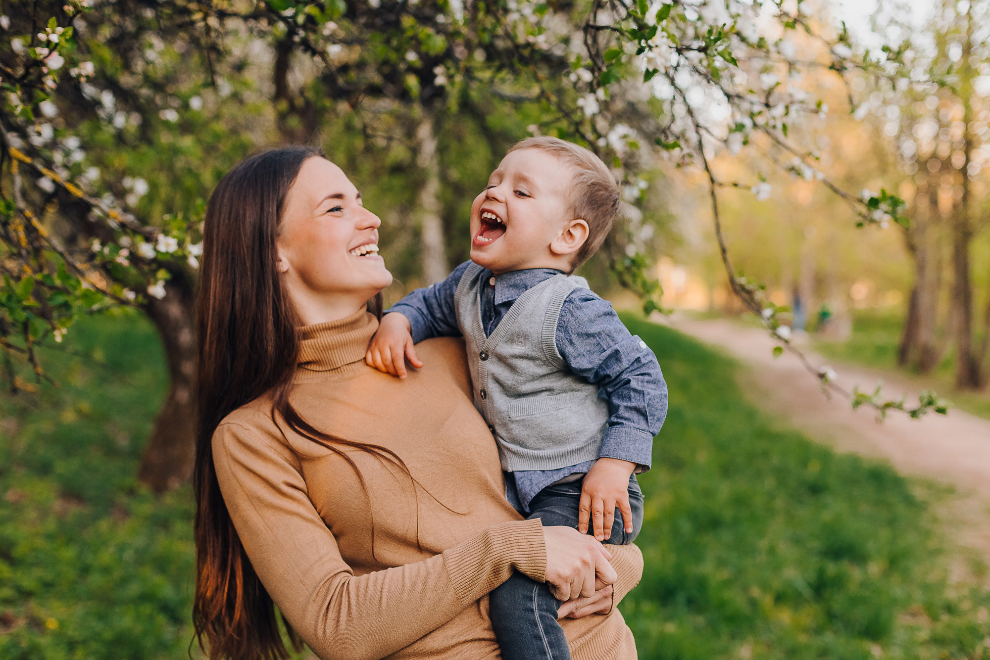 Люба и Марк (цветение садов). Семейный фотограф в Минске Саша Павлюк