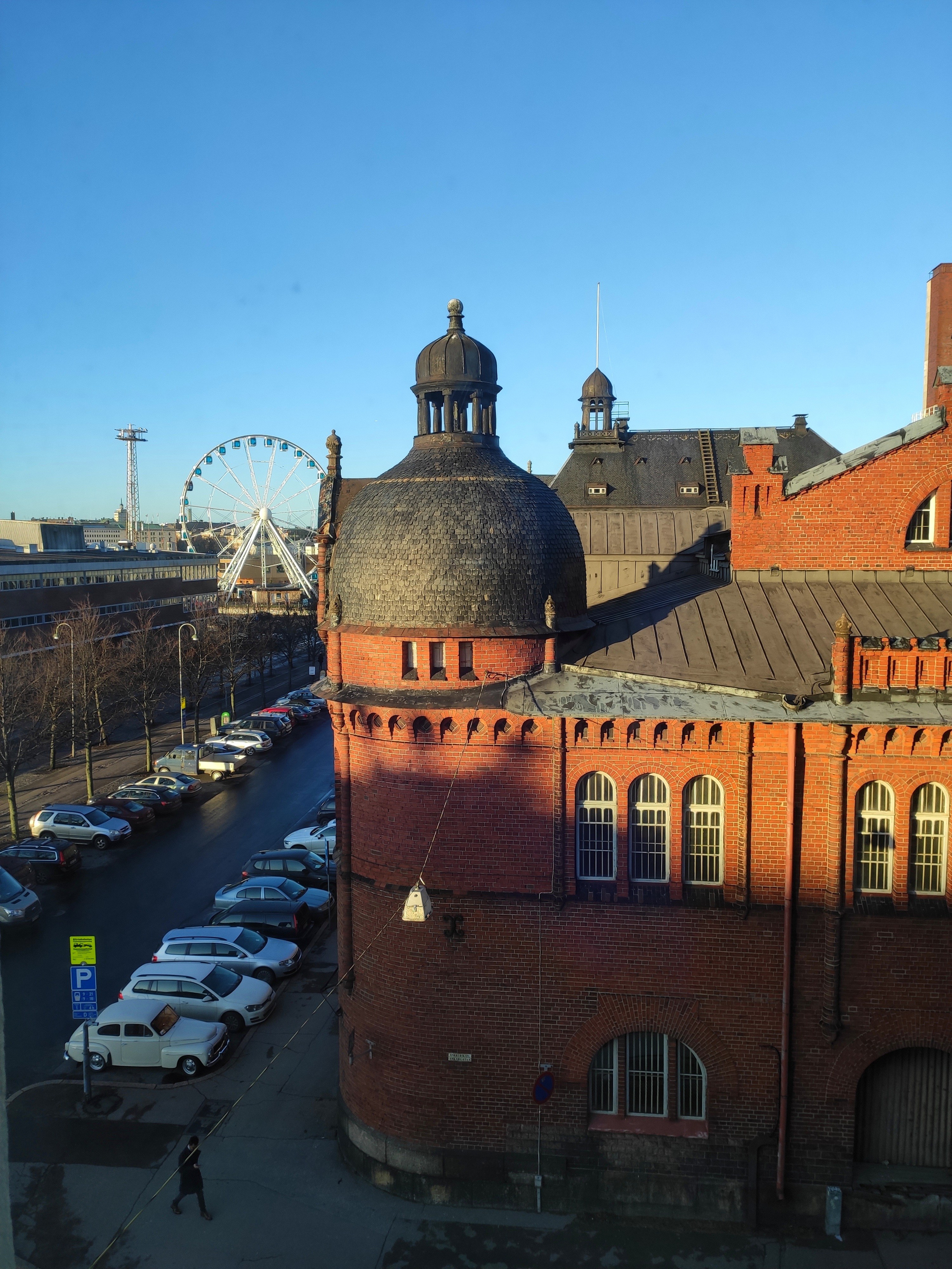 в последний день перед отъездом сменилась солнышком. Дорога в Питер была быстрой и легкой.
