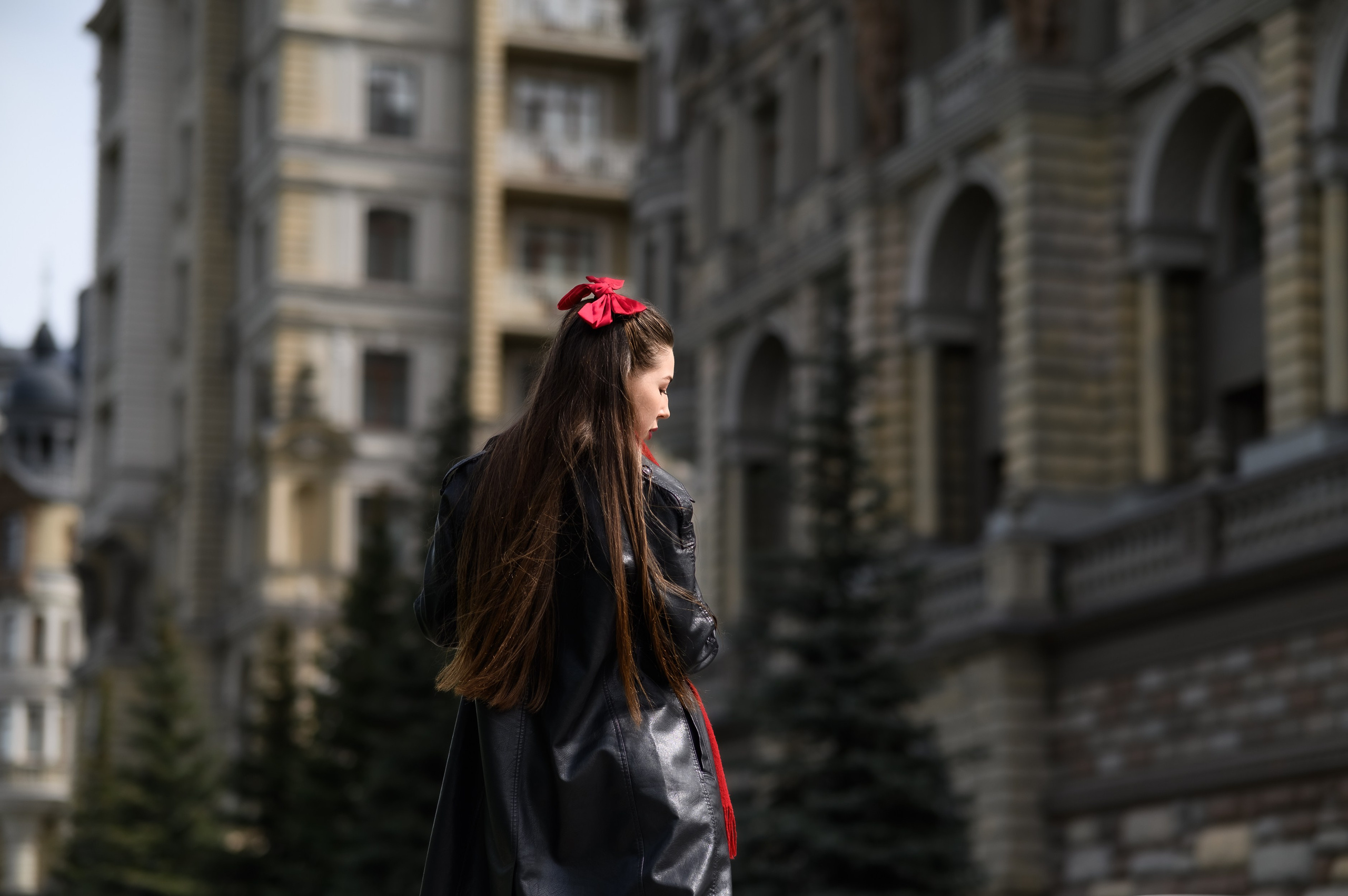 Девушка на фоне архитектуры в Казани. Фотограф Алексей Клейменов