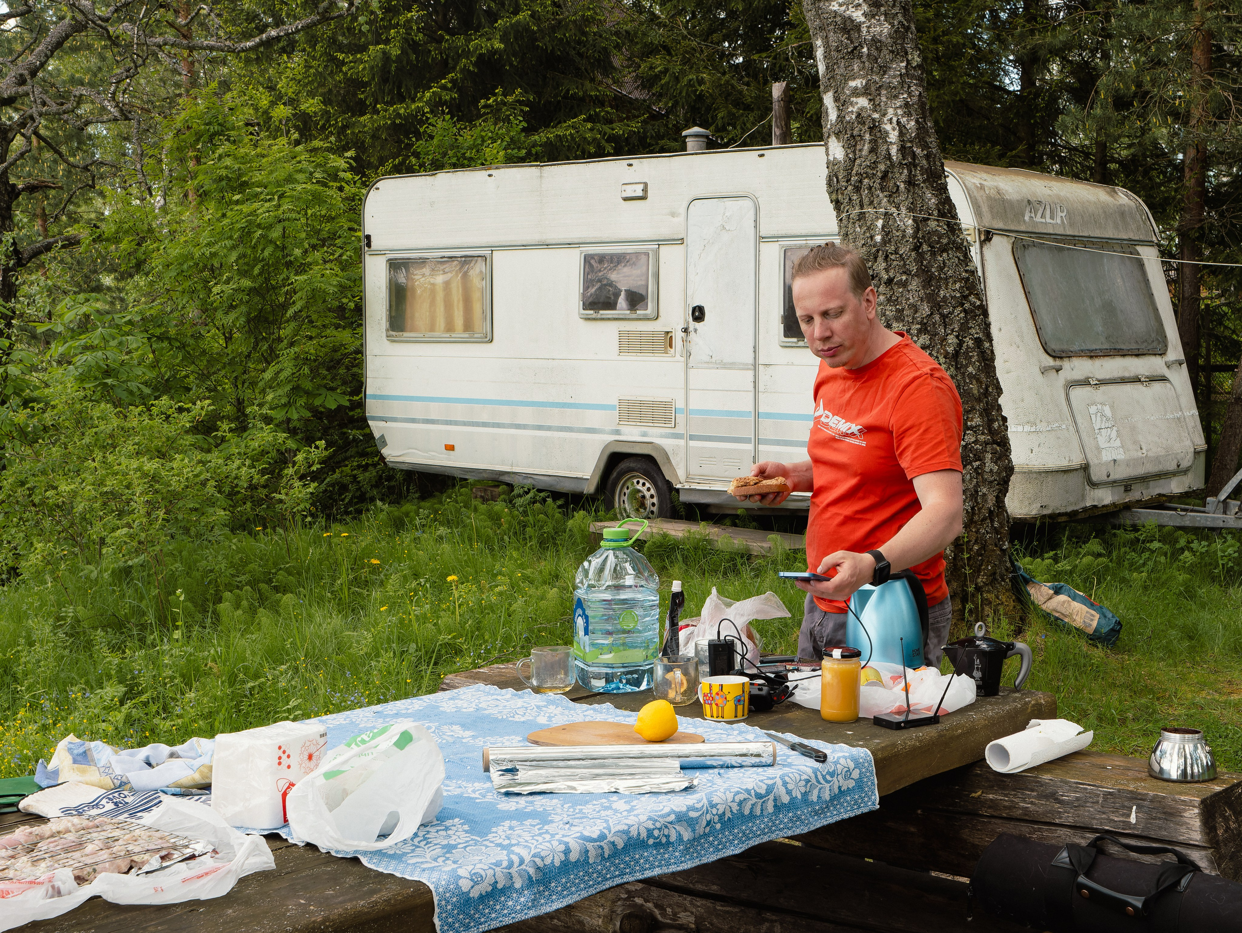 На берегу Угры. Конец мая 2024 года. Фотограф Никифоров-Гордеев Сергей. Москва и МО