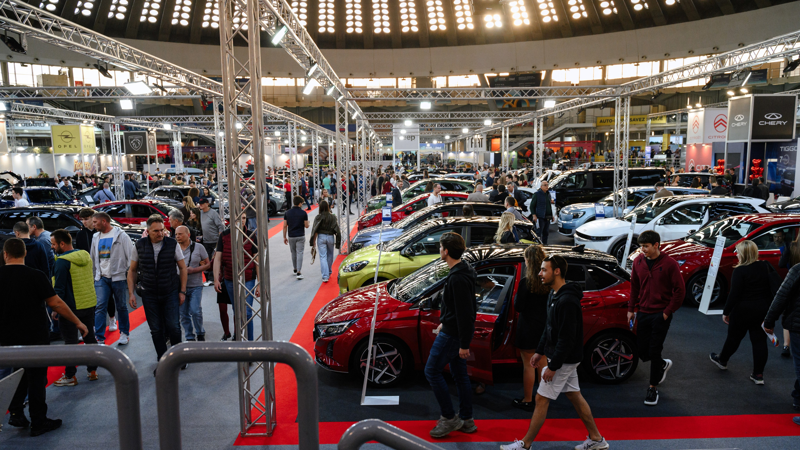 56-й Международный автосалон в Белграде. Елена Чеснокова спортивный фотограф во Владимире и Белграде