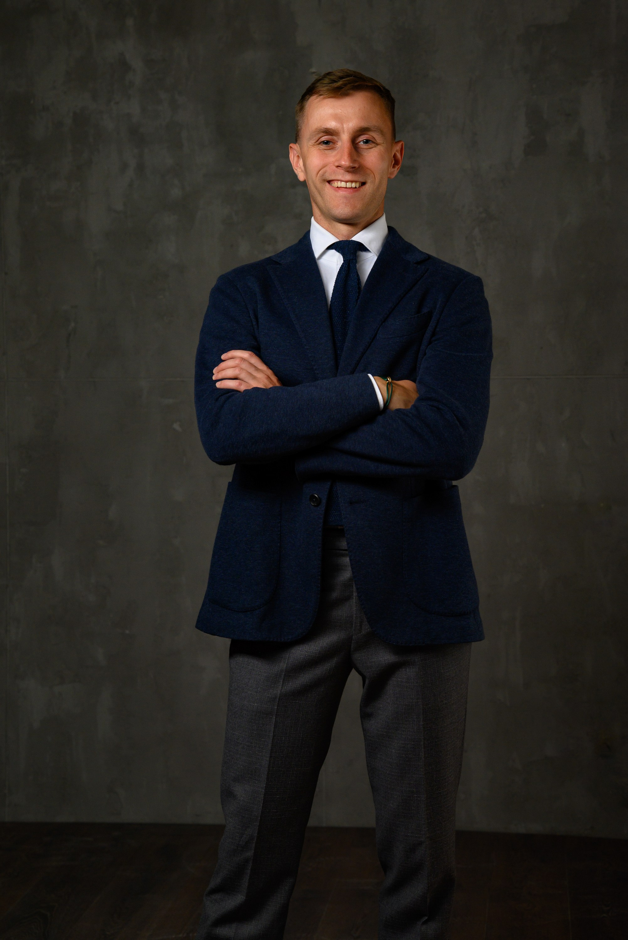 Индивидуальная мужская фотосессия. Компания и фотошкола по созданию контента в Москве