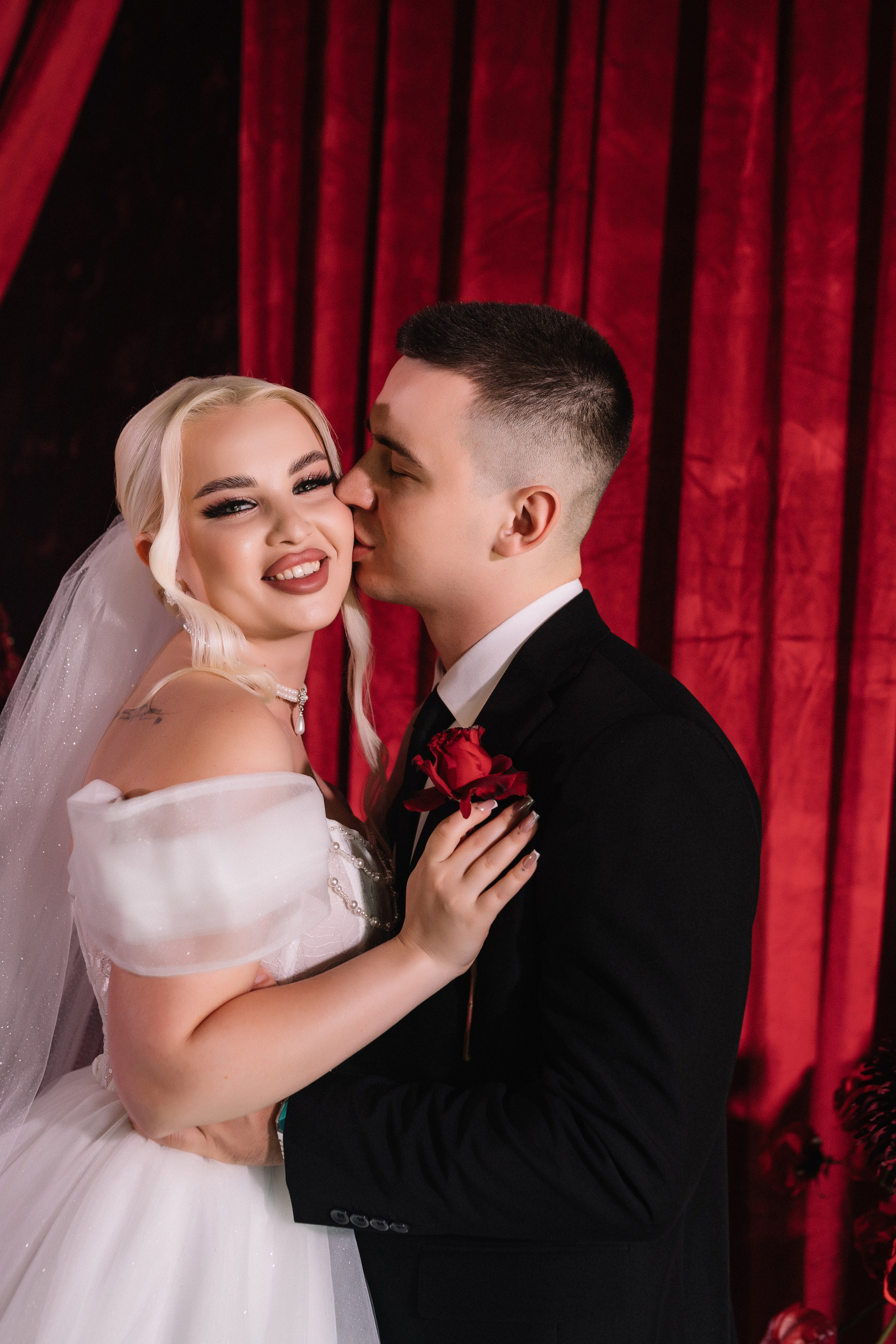 Red ahd love. Свадебный фотограф в Краснодаре Булатова Наталия