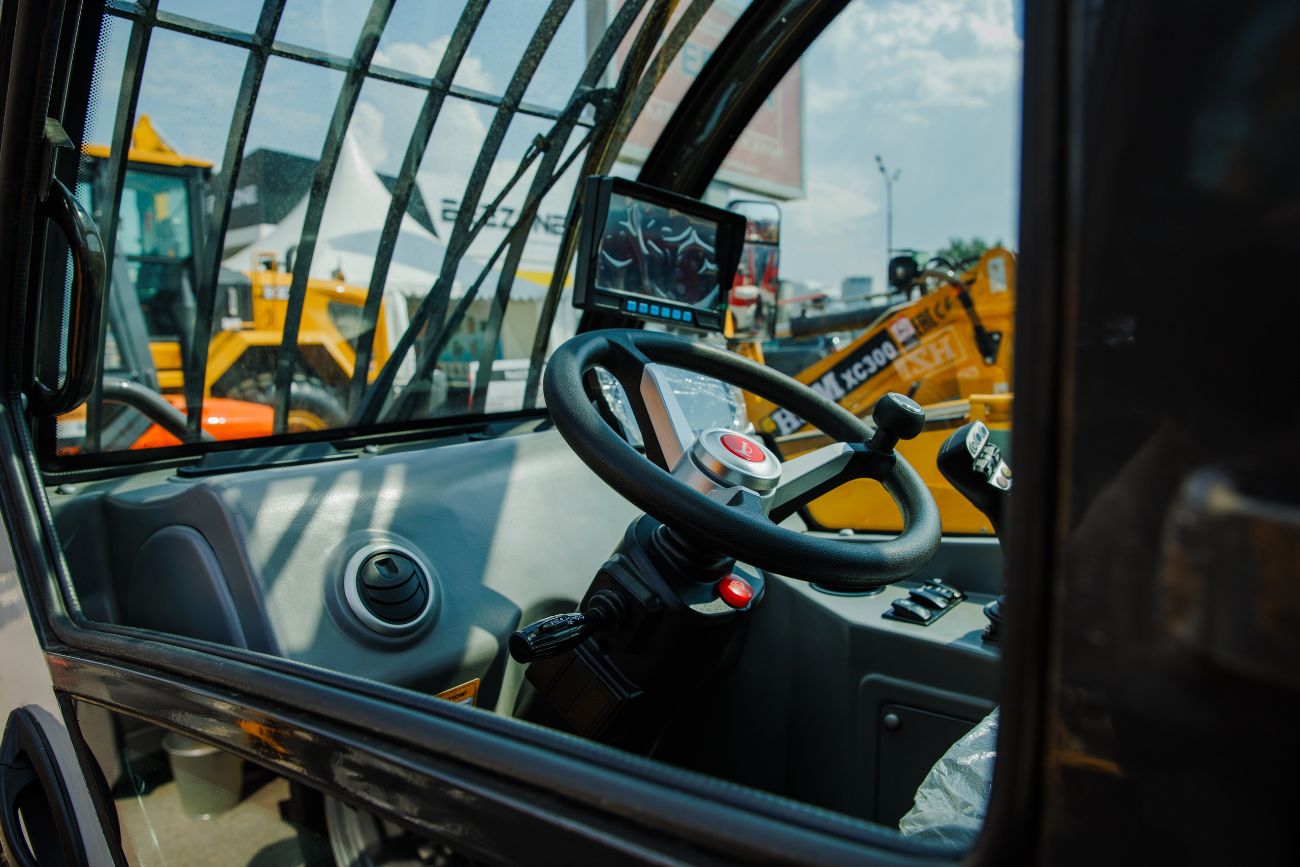 Выставка Спец. Техники. Фотограф Москва Шептаев Артём