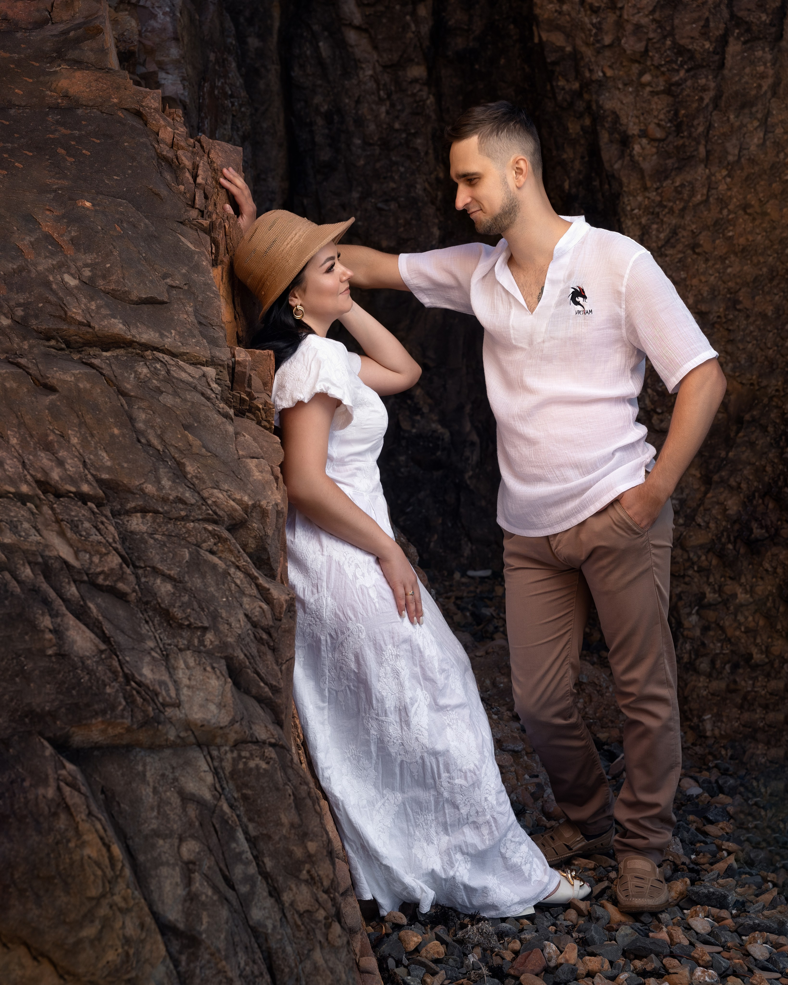 фотограф большой камень , фотограф владивосток , фотосессия влюбленной пары на море