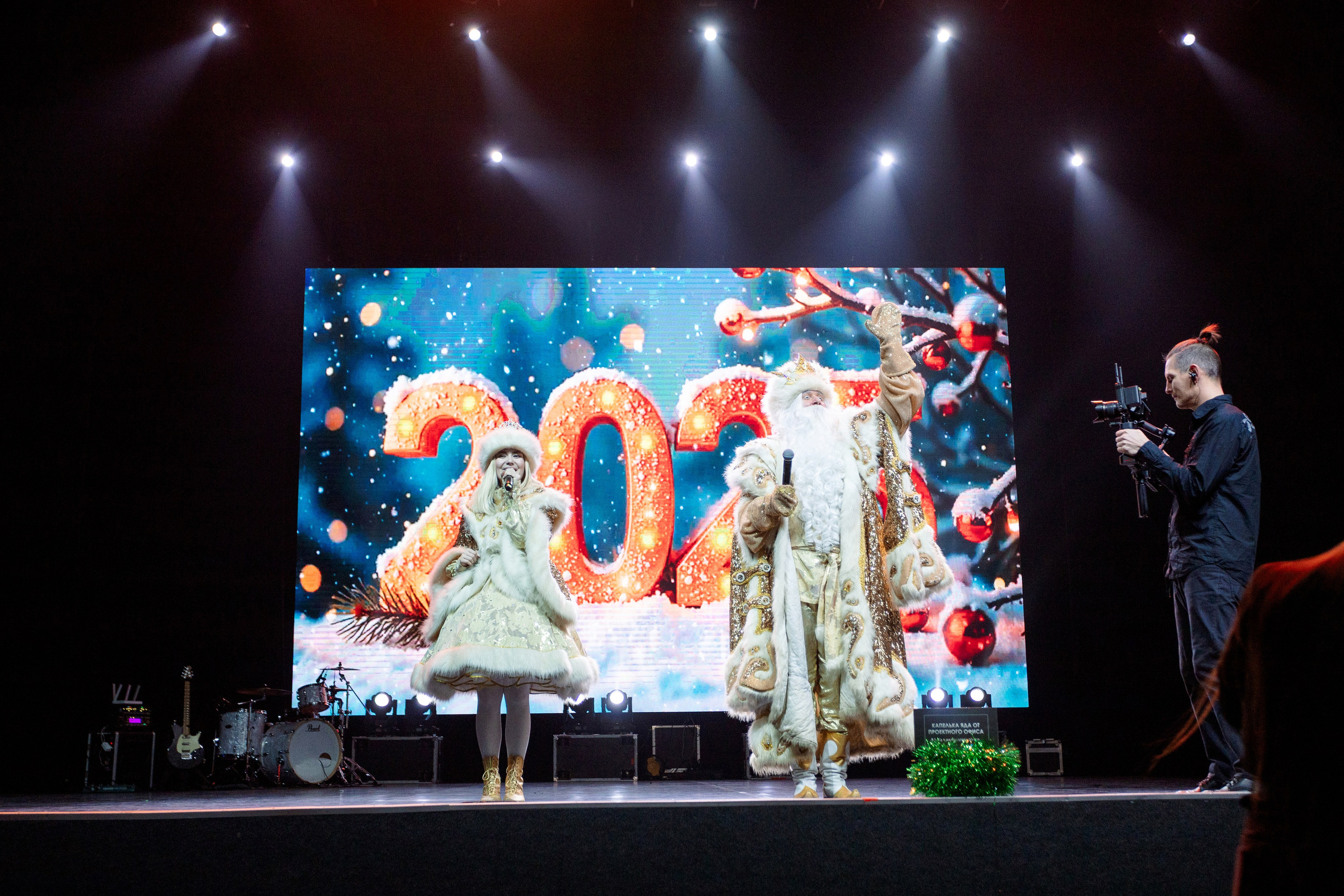 РЕПОРТАЖ: НОВЫЙ ГОД В ДК МЕТАЛЛУРГ. Профессиональный фотограф в Ижевске Леша Петров