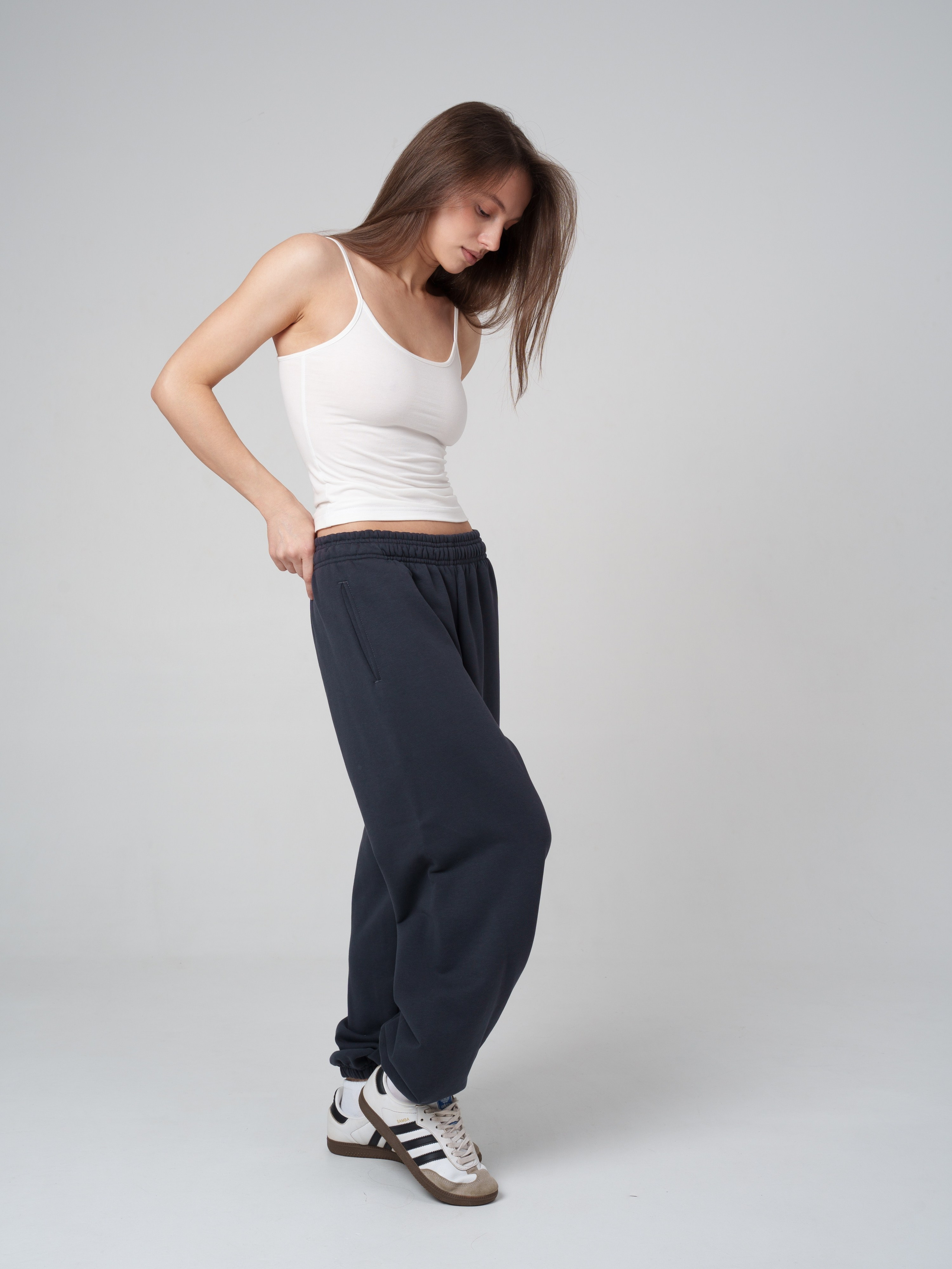 Топы на сером фоне. Иван Упоров — фотограф, рилсмейкер чебоксары