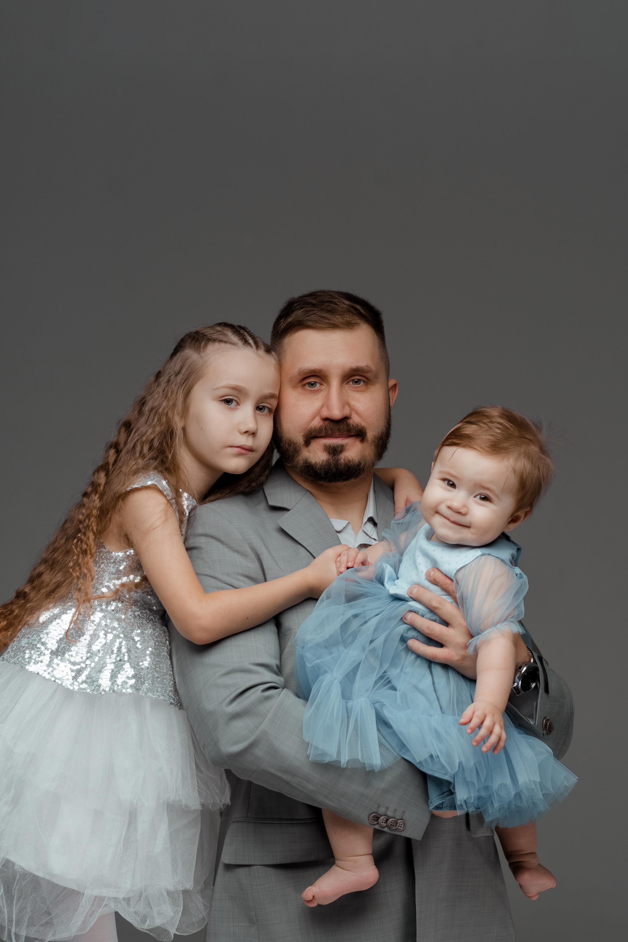 Семейная фотосессия на циклораме. Фотограф Юлия Кондратьева