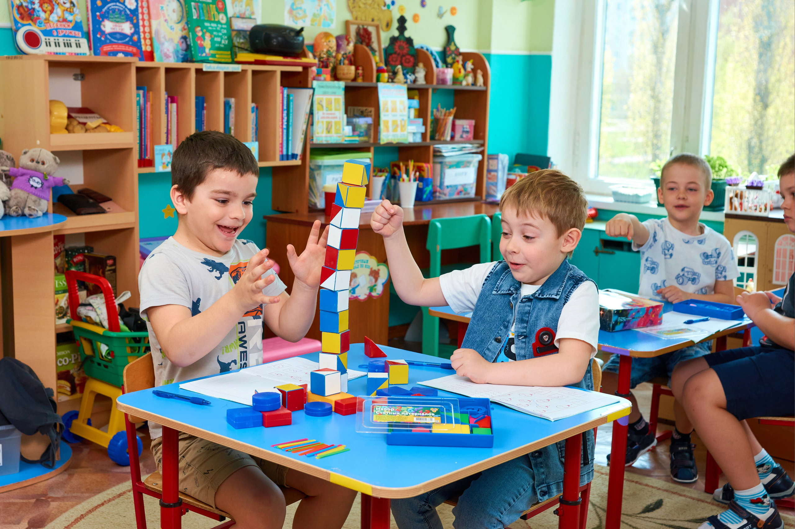 Игры и занятия в группе. Childrenfoto.ru