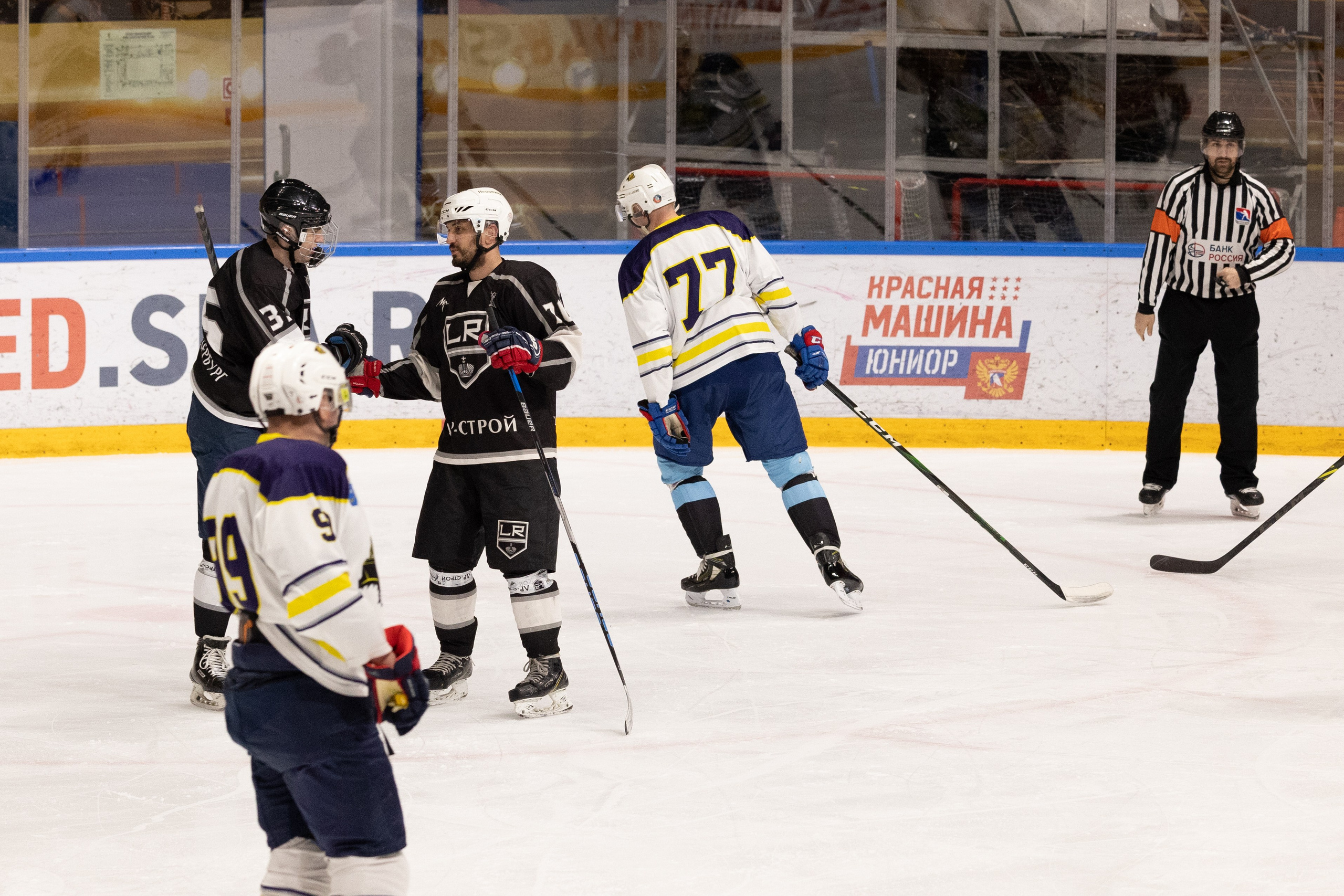 Бульдозер vs. LR-строй. Фотограф Александр Заломаев
