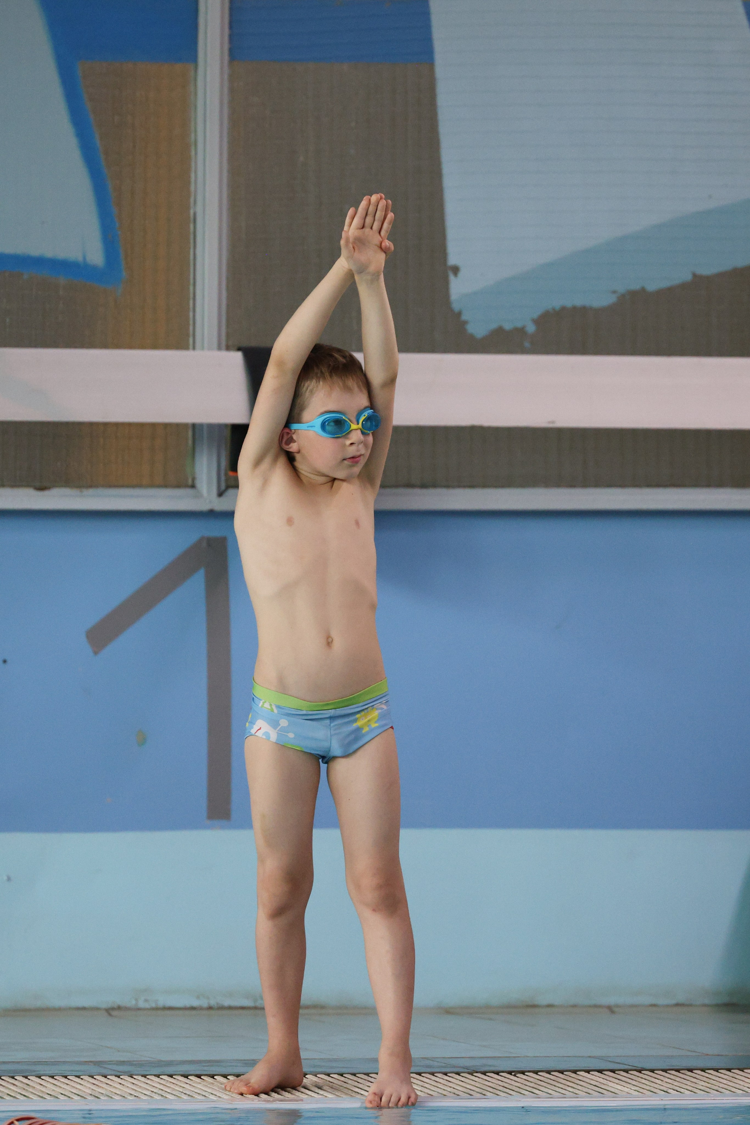 Веселый дельфин. Плавание. Дети 8-9 лет. Фотограф Александр Заломаев